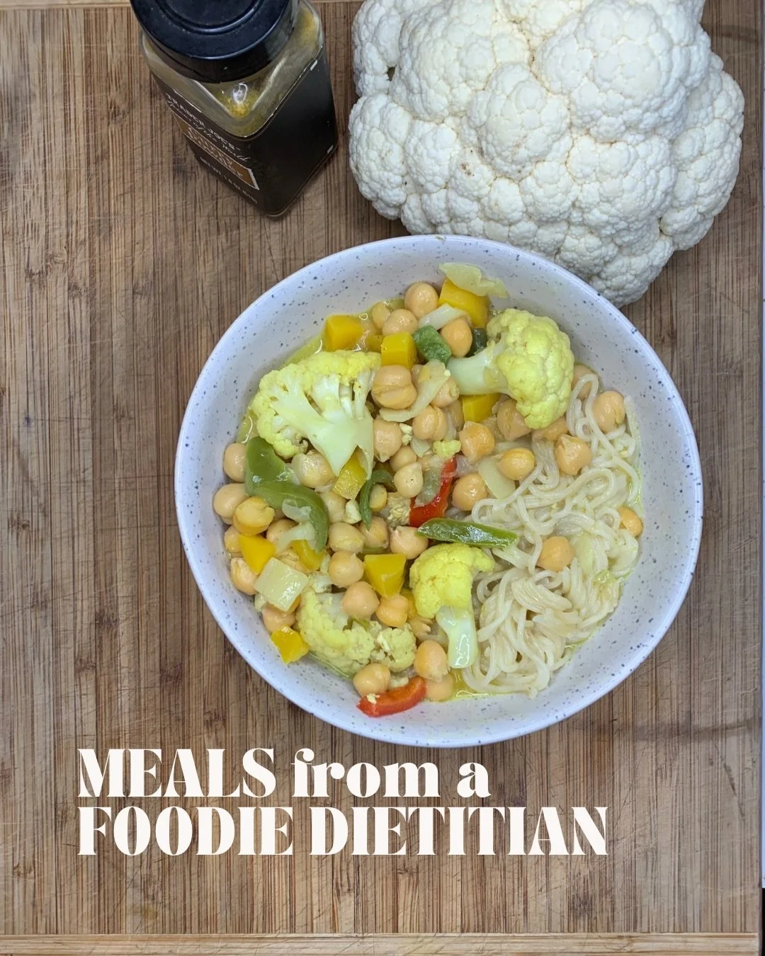 This was our quick weeknight dinner and honestly one of those meals that feels way fancier than it is.

Yellow chickpea curry over noodles with cauliflower and red peppers. Creamy, cozy, and actually filling without being heavy. I love a dinner that 