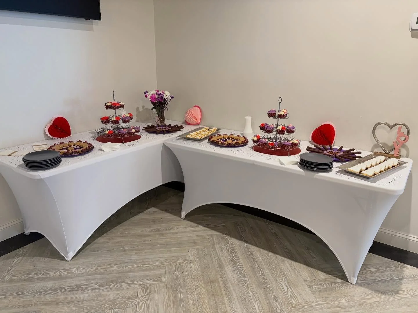 I made the desserts for my sister&rsquo;s bridal shower today! There was chocolate peanut butter cakesicles, chocolate pretzels, red velvet cupcakes, and sugar cookies!🤍💍