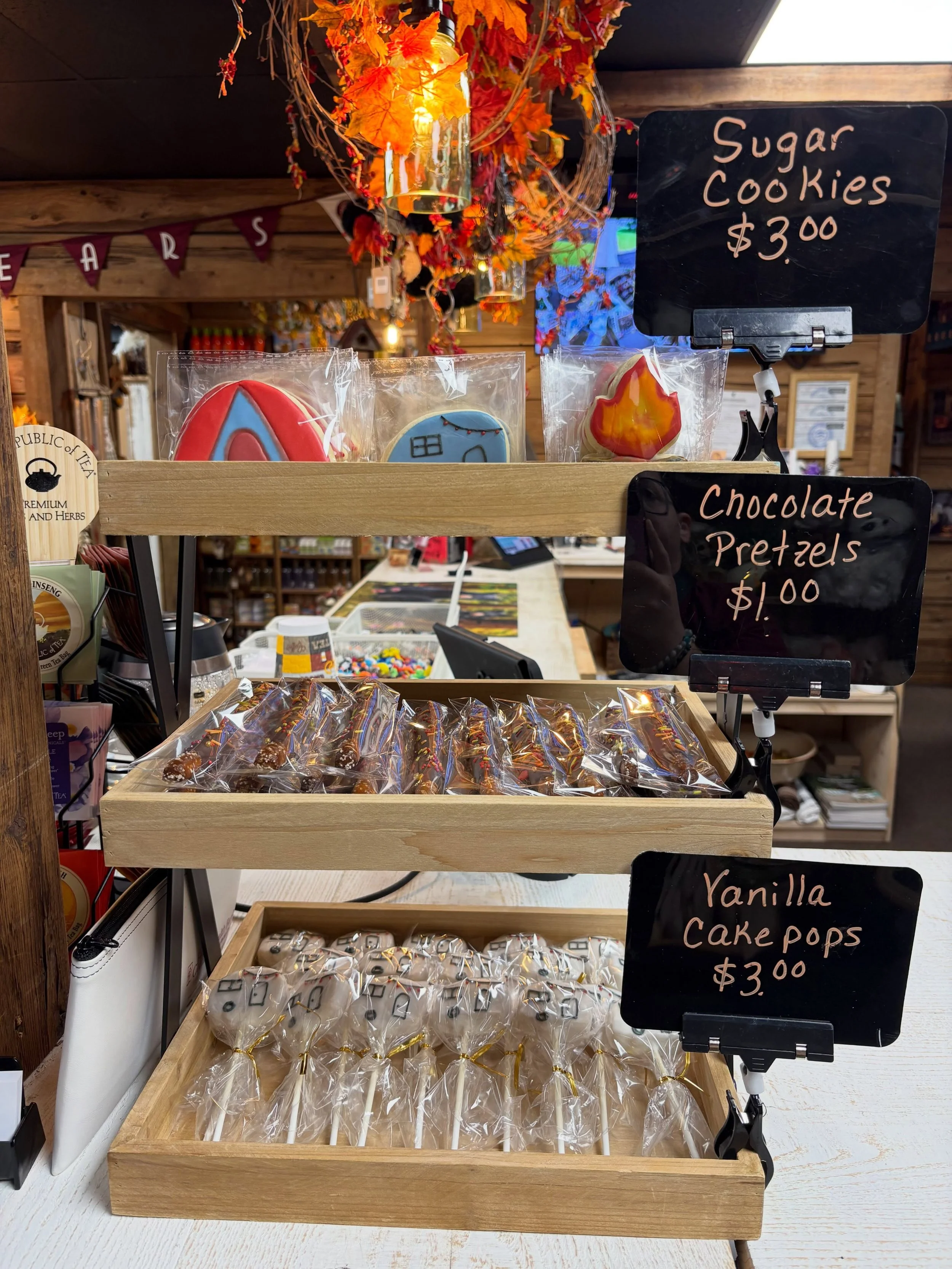 Happy Tuesday! Stop in @thecountrycabin__ this week and grab a sweet treat! Don&rsquo;t forget we are popping up on Friday from 11-5 in the parking lot!🤍🧡
