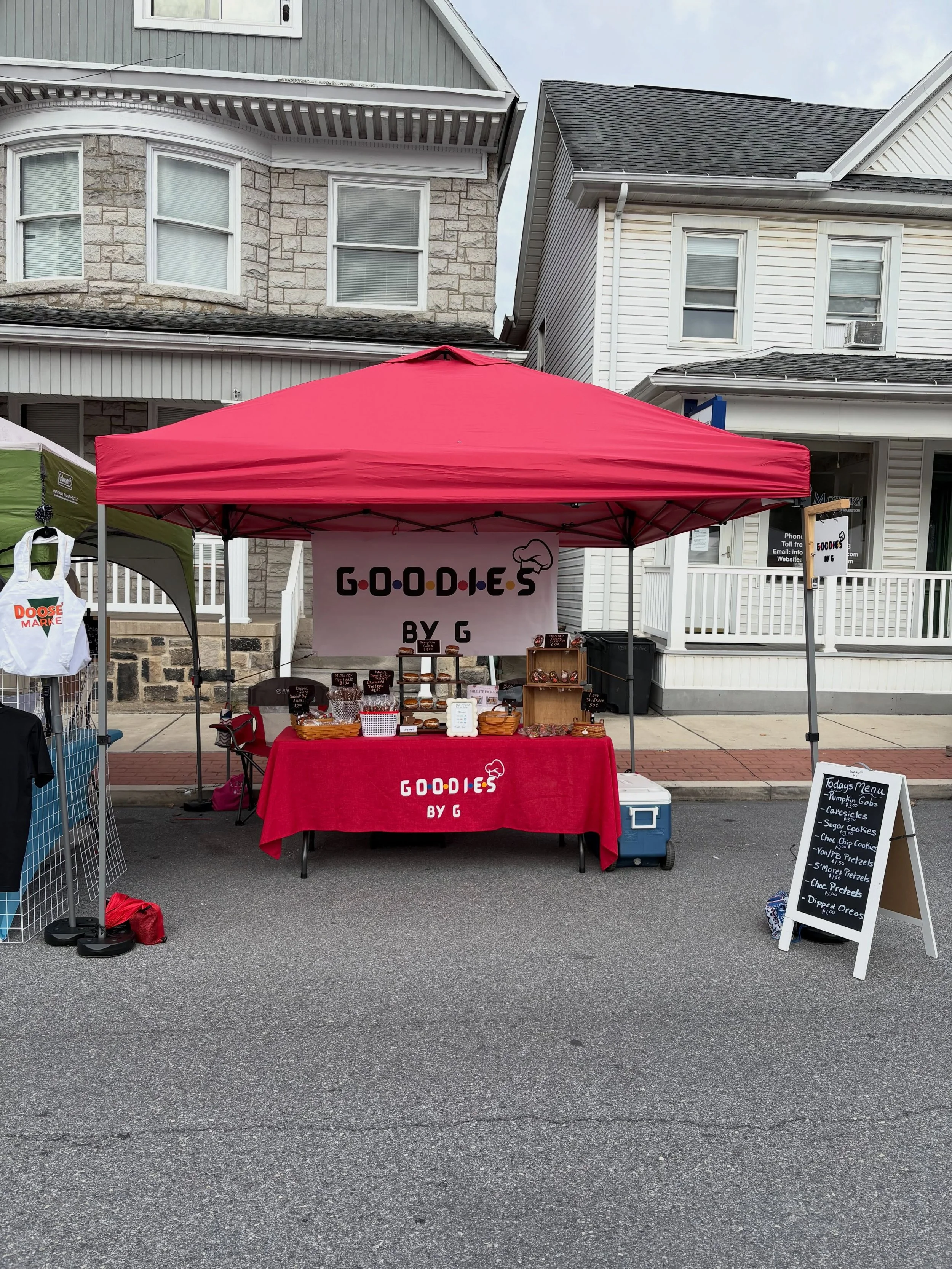 We are all set up at Stars Hollow in Tyrone on Logan Avenue! We will be here until 4!🧡🍁🤍