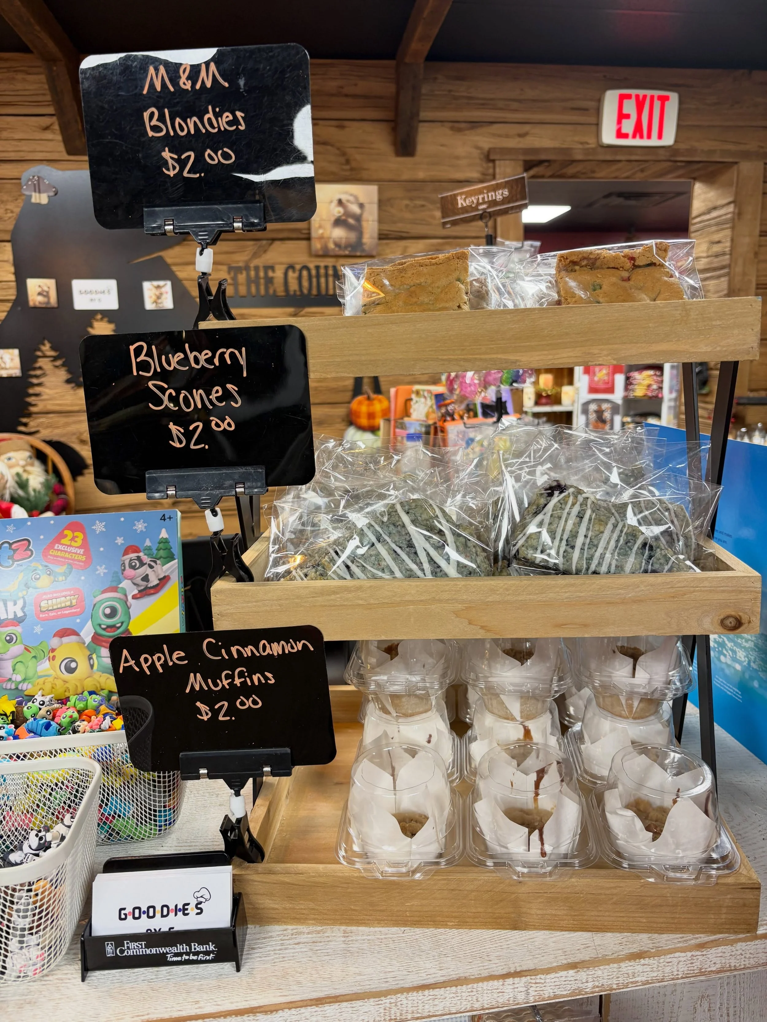 Happy Tuesday! Stop in @thecountrycabin__ this week and grab a sweet treat!🧡🤍