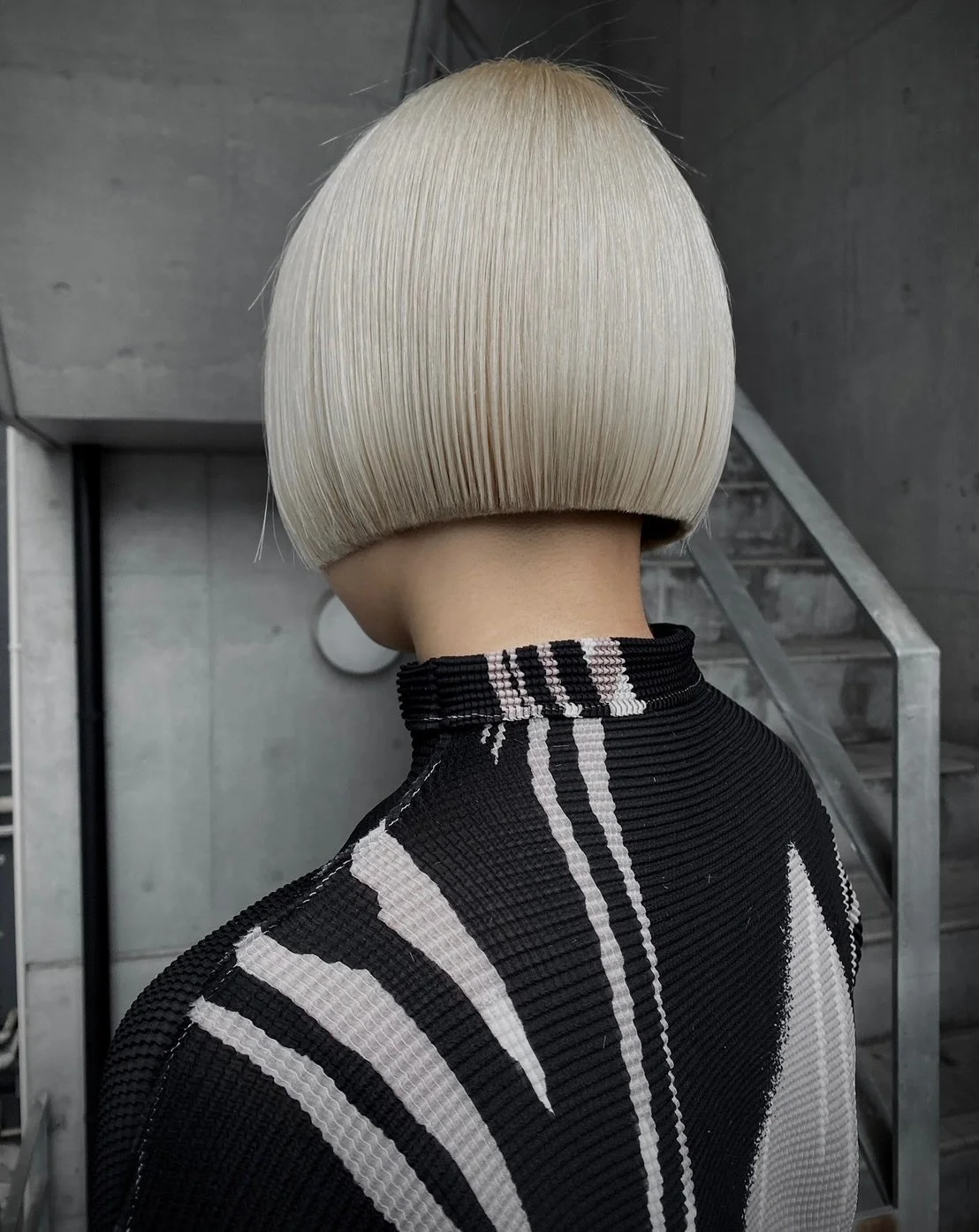 🚨 MONDAY 4/13 🚨 Our next seminar led by @kk_haircuts is in a few days! This one will be on mastering the fundamentals of a precise, classic bob haircut. 

Sign up at the link in our bio or on 87academy.com