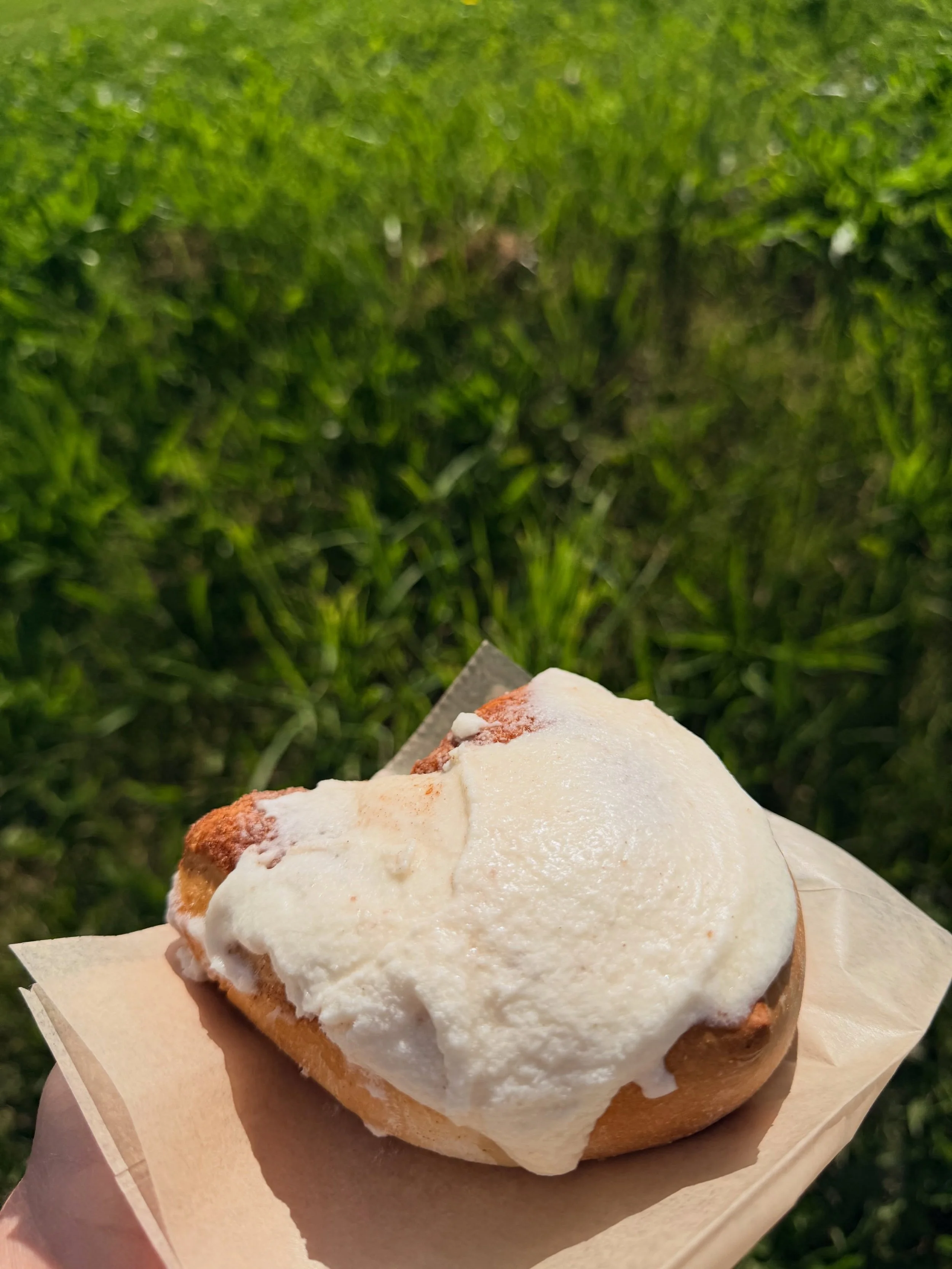 @loneoakfarmpa will be joining us for the next few weeks while @thebakersarmspa is away. 

Today we have cinnamon rolls, gobs, and pepperoni rolls!