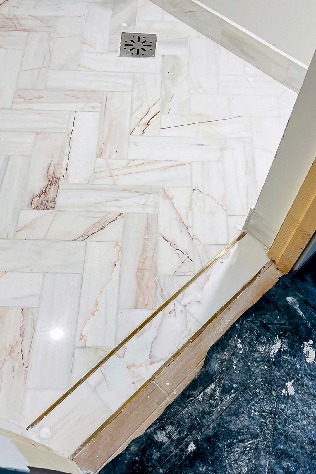 Herringbone marble and brass transitions