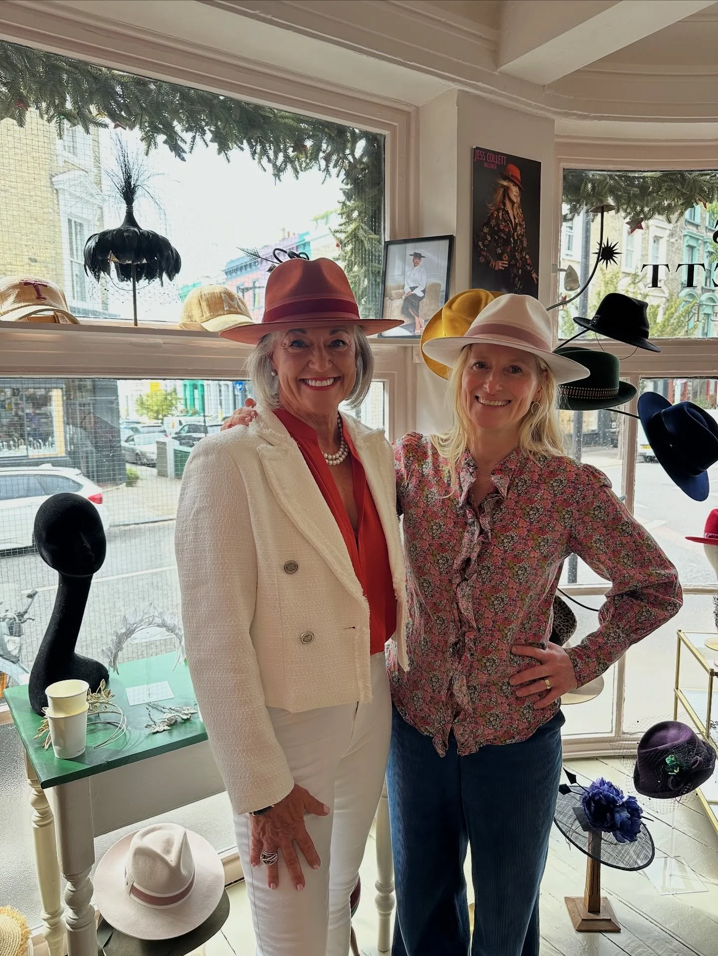 When my client @sylvia.zerwas - a big hat fan (and she looks fab in them) - knew she was headed to London for a conference, she asked me about putting together a fun event for the ladies attending, and I knew just who to call &mdash; the lovely @jess