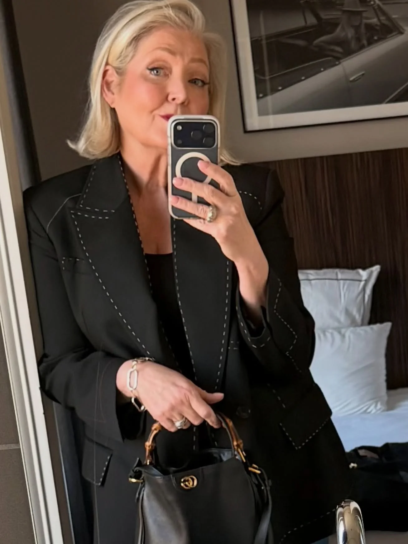 Fit check: Paris edition. 🇫🇷

A perfectly tailored blazer, great jeans, and an afternoon of wandering the shops. Simple, chic &amp; tr&egrave;s Parisienne.

#parisfashionweek #internationalstylist #parisstyle