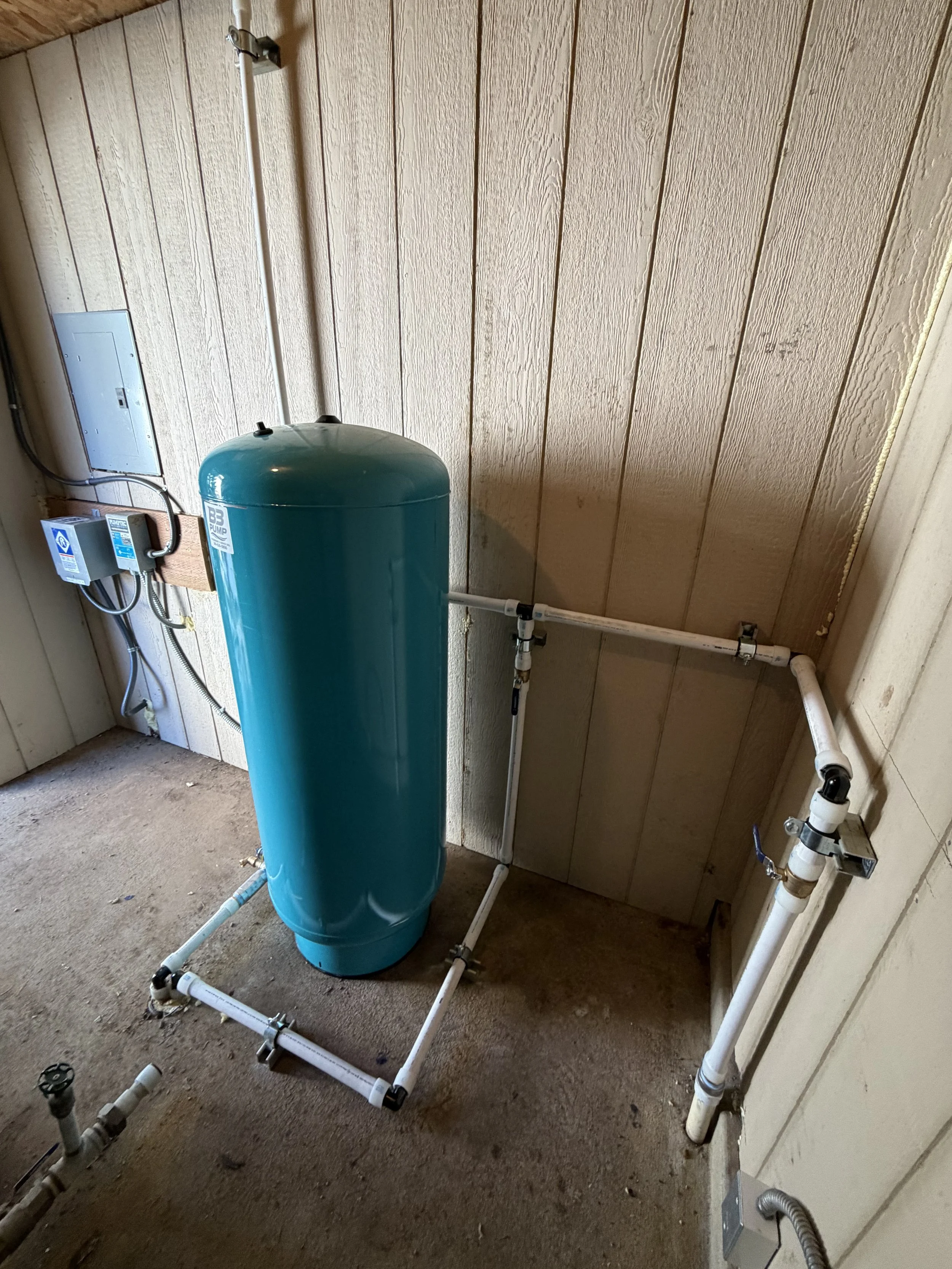 Pressure tank installation in Rogue River Oregon