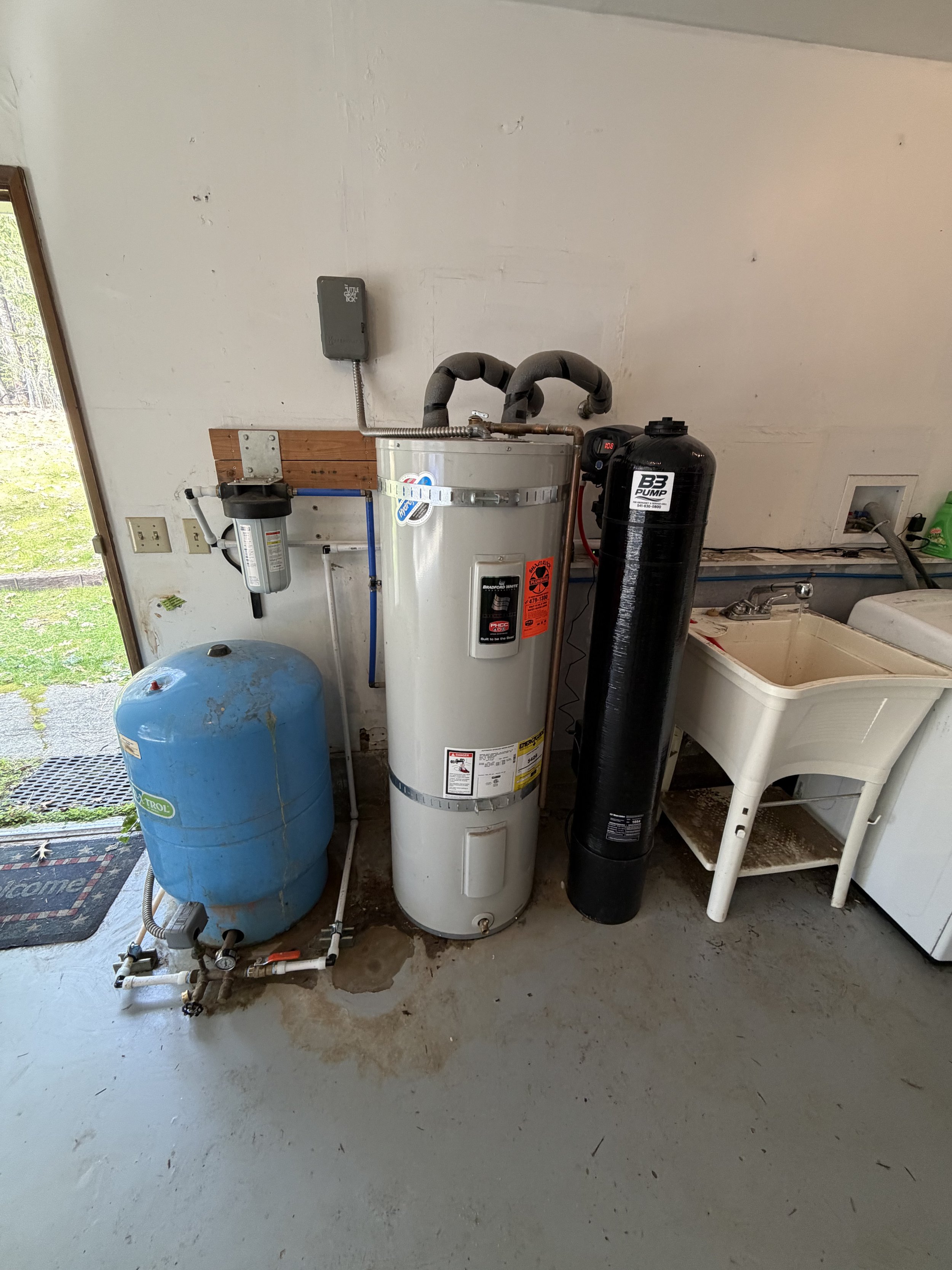Iron filter installation with pressure tank and well system setup in Grants Pass Oregon