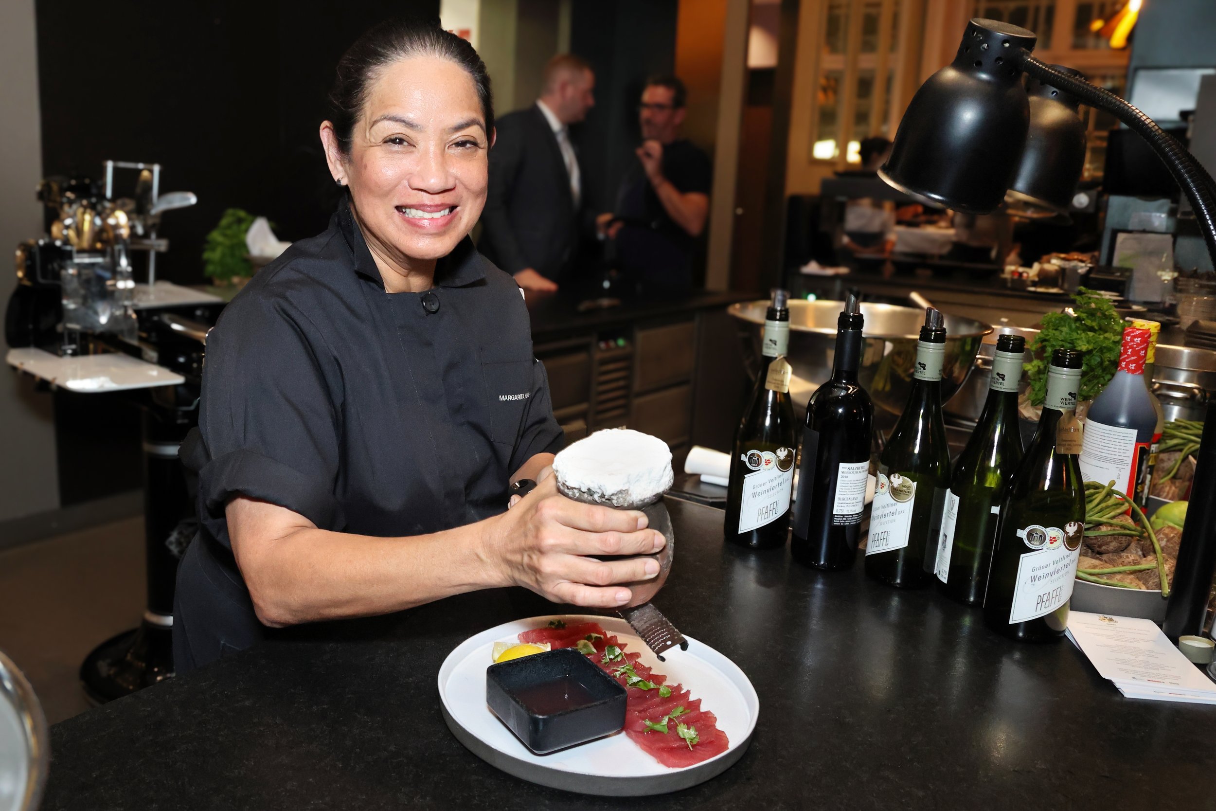 Dinner mit MSC-zertifiziertem philippinischem Gelbflossenthunfisch, zubereitet von Chefköchin Margarita Forés  im Restaurant „Das Mezzanin“ 