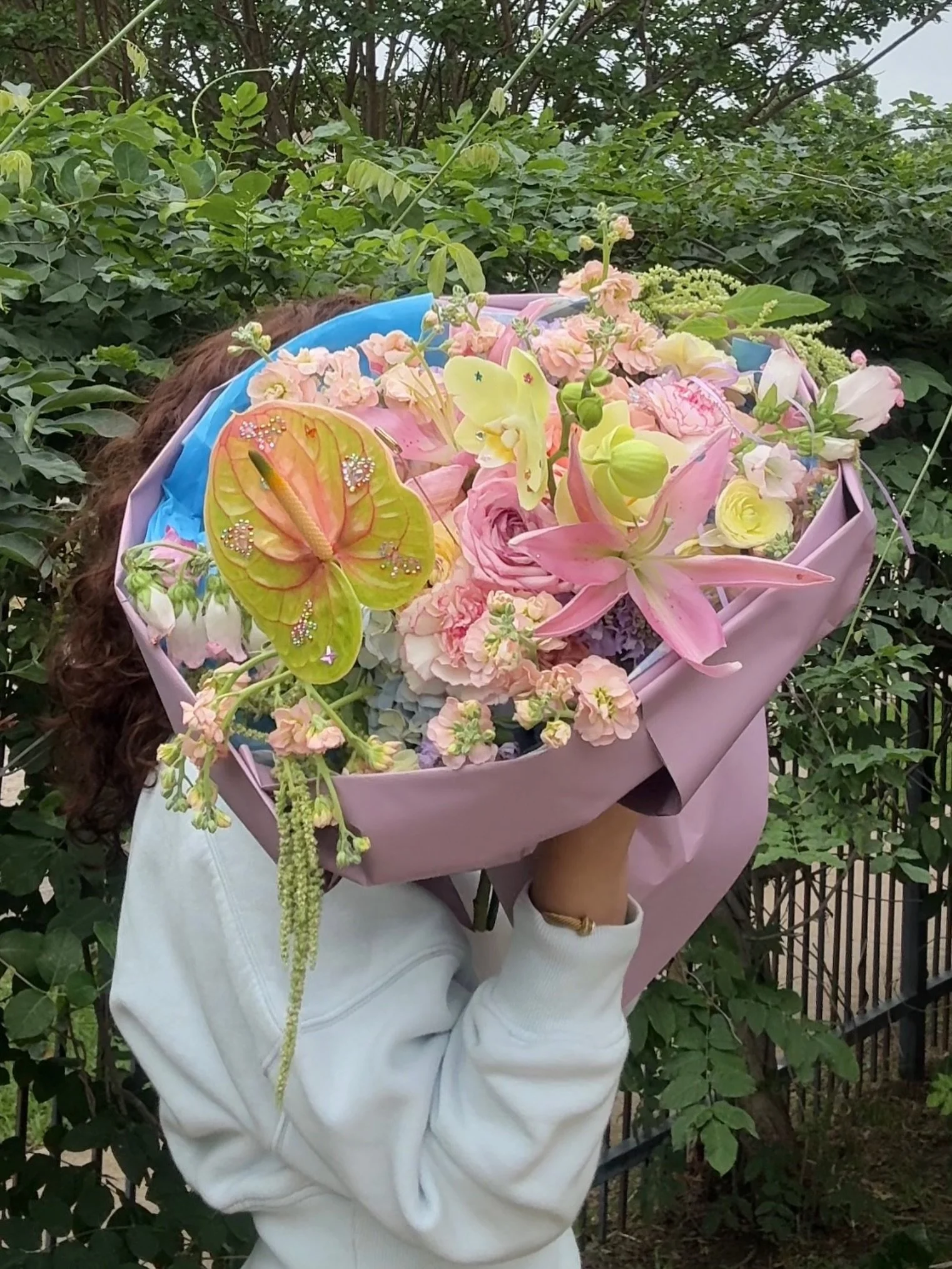 A tropical dream 🌸🍏🌺🦜#dfwflorist #dallasflorist #ftworthtx #dallastx #ftworthflorist