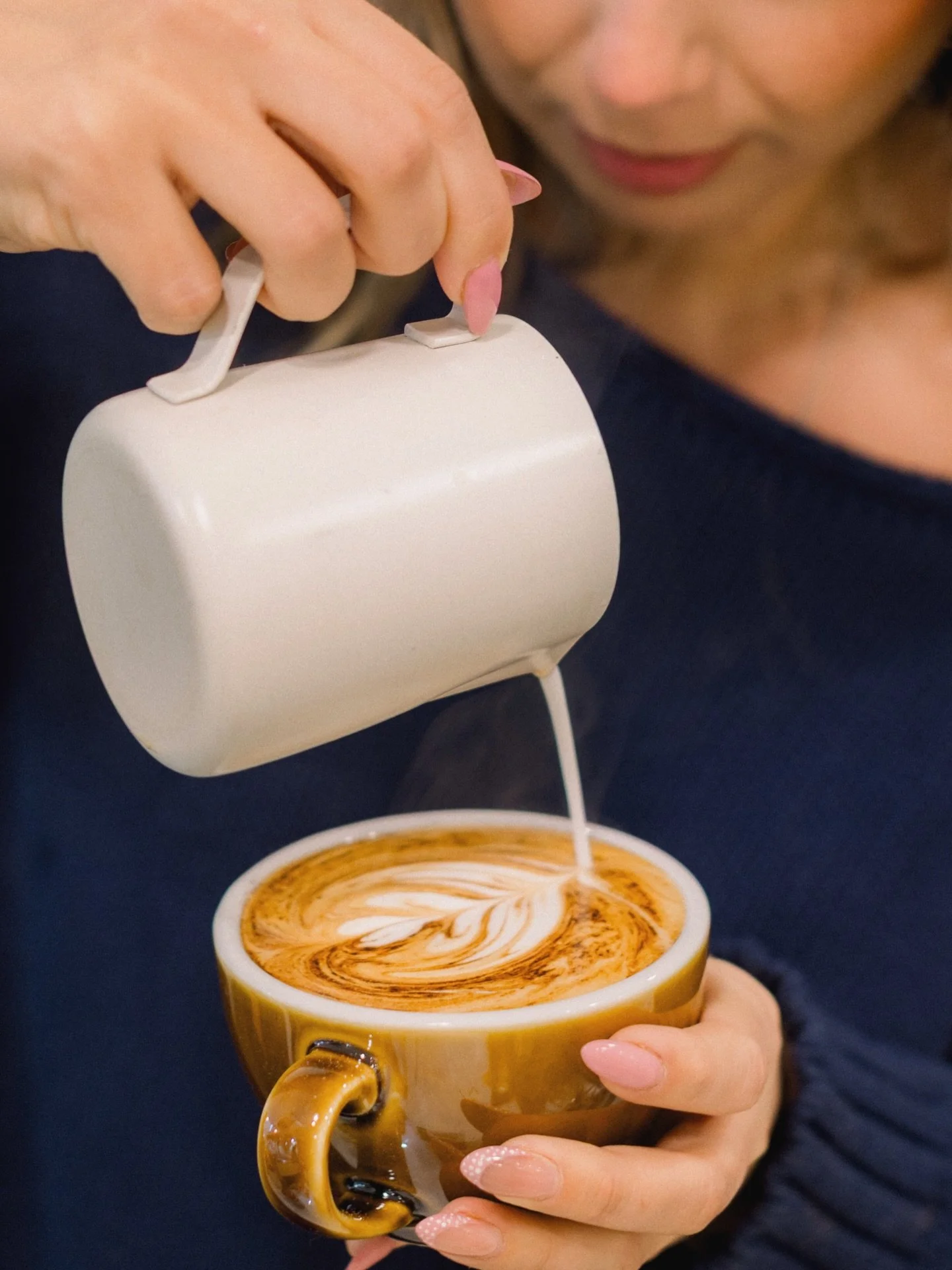 A morning at #Cr&egrave;meCoffeeSac
Find your essentials from almond croissants baked locally in Sacramento to perfectly crafted cappuccinos.

Next time, have our barista add a touch of cocoa powder to your cappuccino.