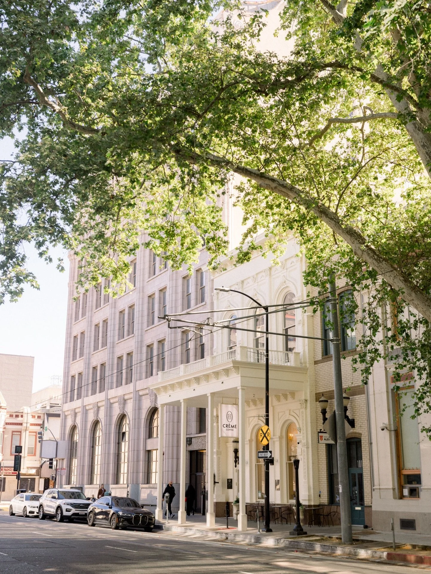 Stop by #cremecoffeesac and enjoy a freshly roasted cup at our cafe