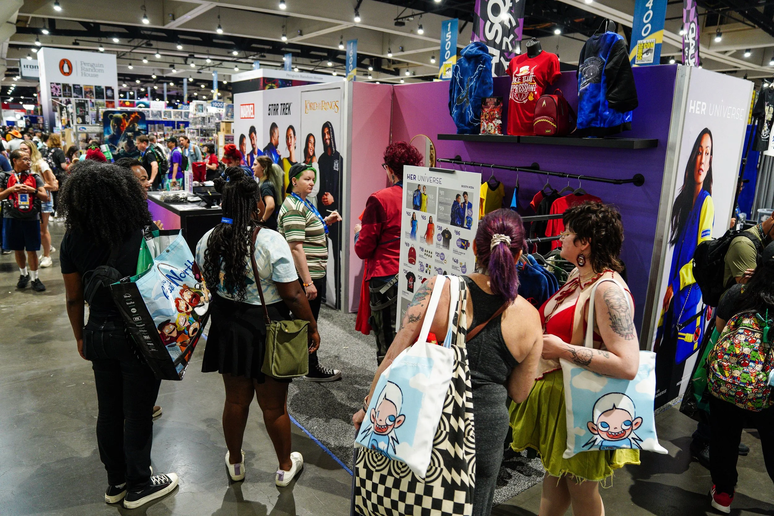 HER UNI COMIC CON 24-02.jpg