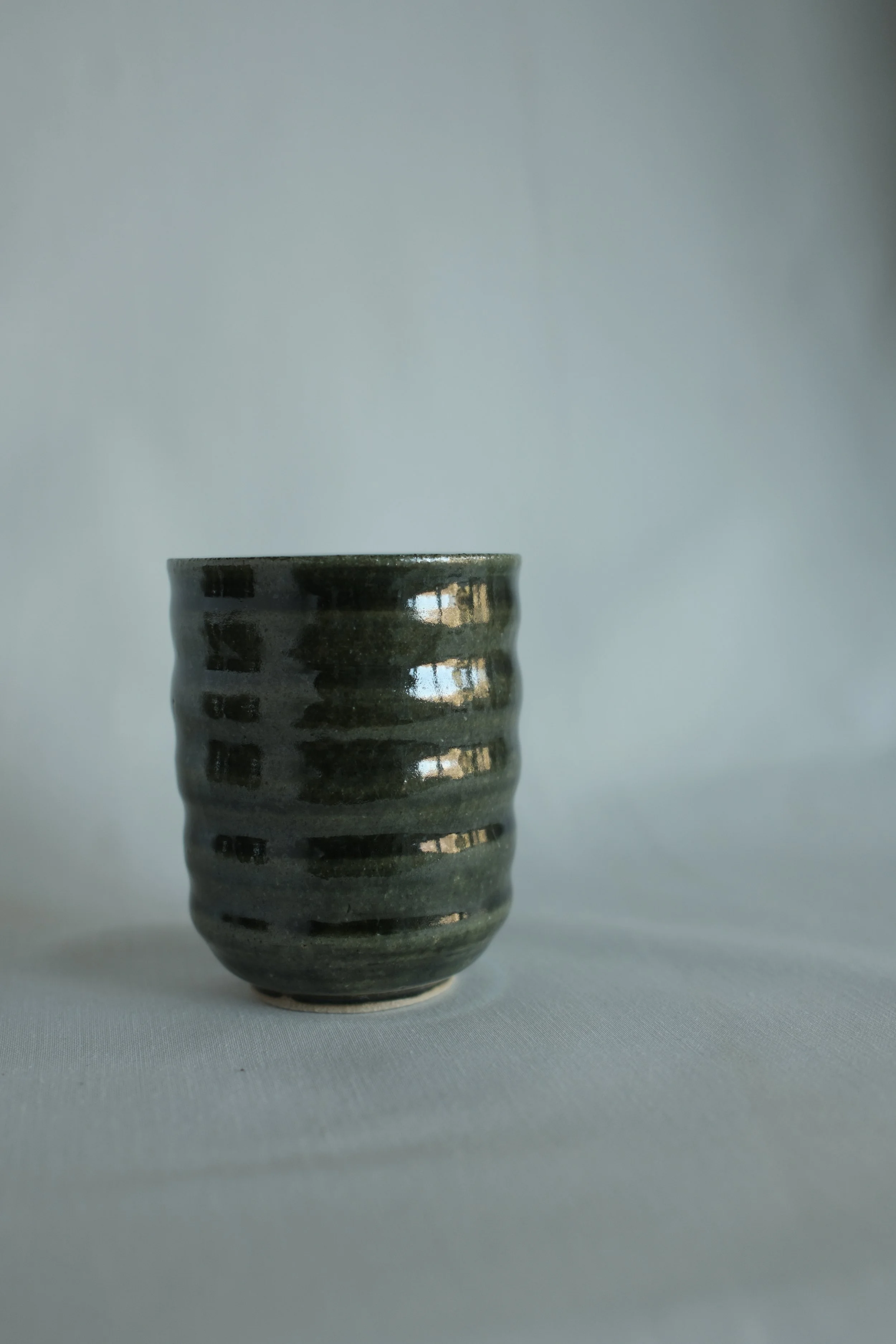 WAVY CUP TALL GLOSSY GREEN