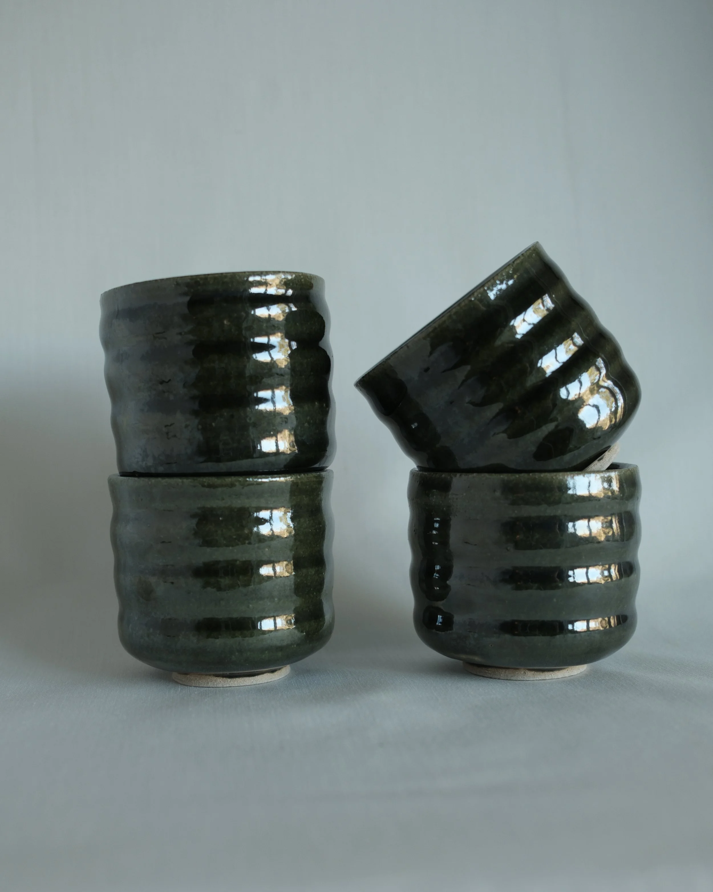 WAVY CUP SHORT GLOSSY GREEN