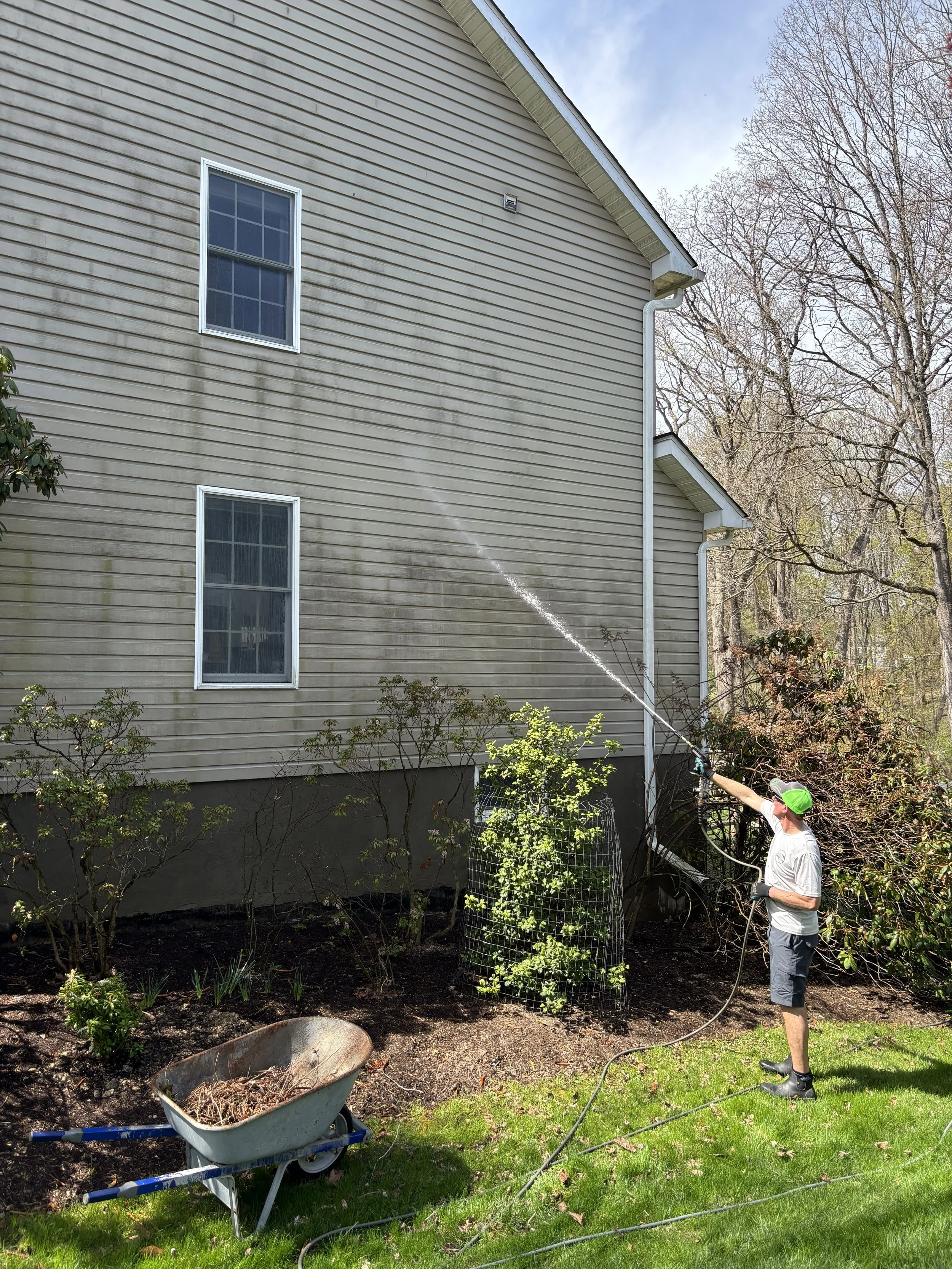 Is Fall a Good Time to Pressure Wash Your House in the Hudson Valley?