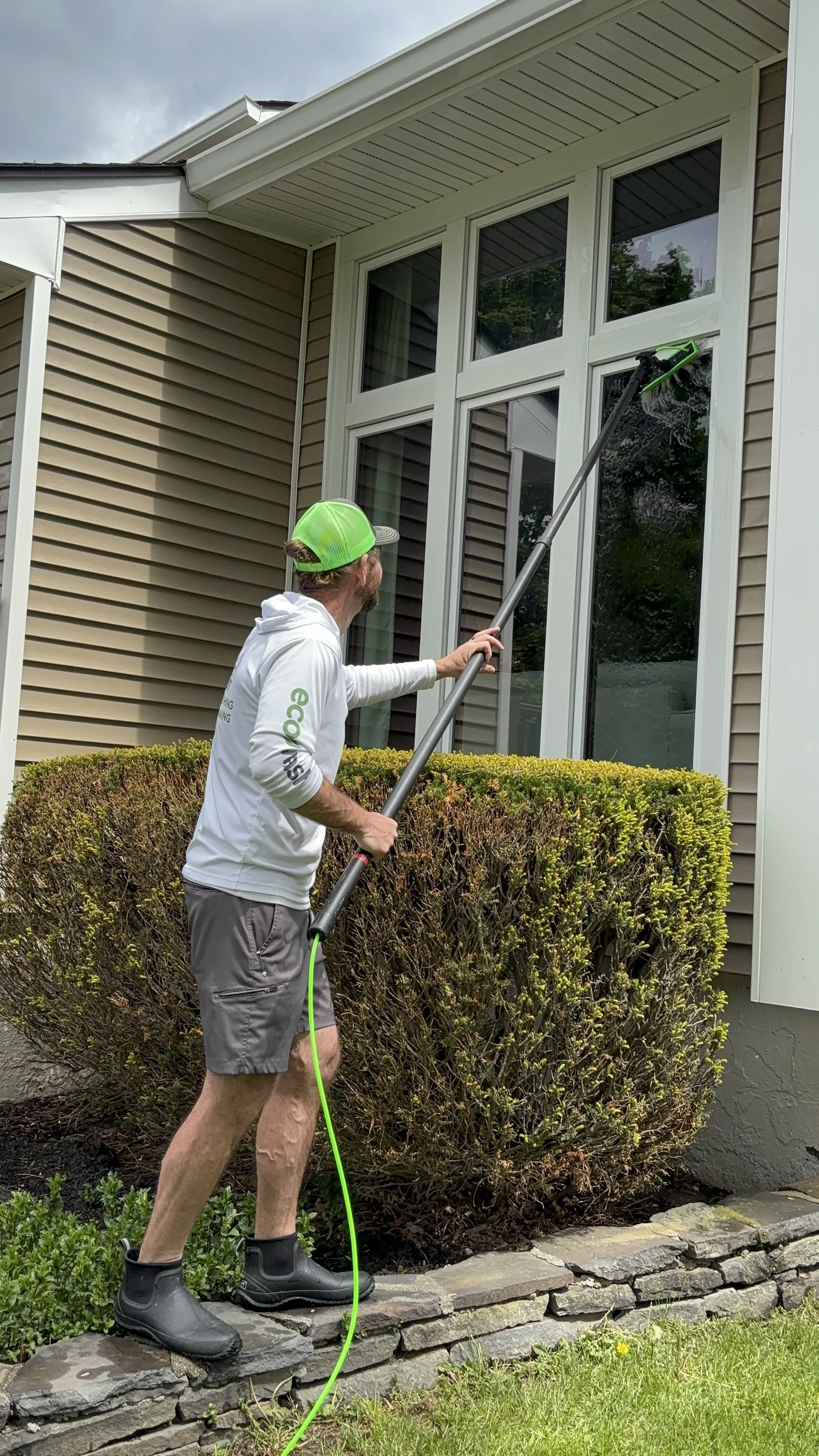 Exterior window cleaning and window washing in Beacon, NY