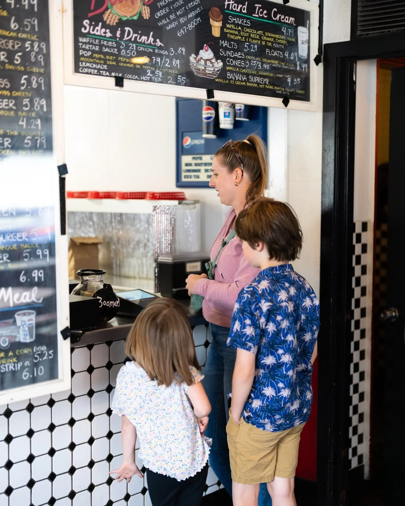 Happy Son &amp; Daughter Day! 💛 

Bring the family and make the memories you'll remember forever 🍔🍟🥤