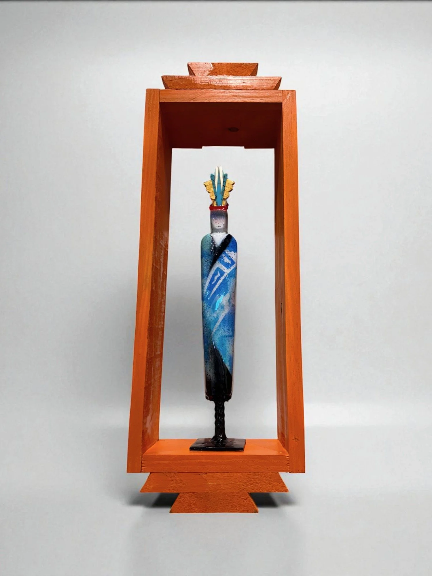 Yéii with wood frame