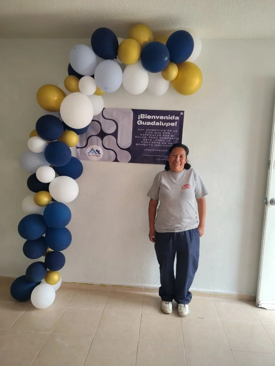 Ella cumple una meta mas al adquirir su patrimonio, Felicidades!