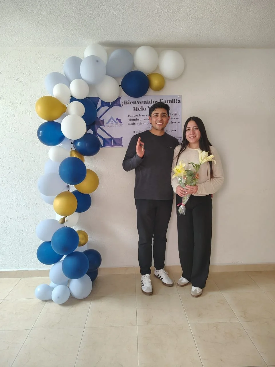 Una familia mas satisfecha con la entrega de su nueva casa ¡Felicitaciones!