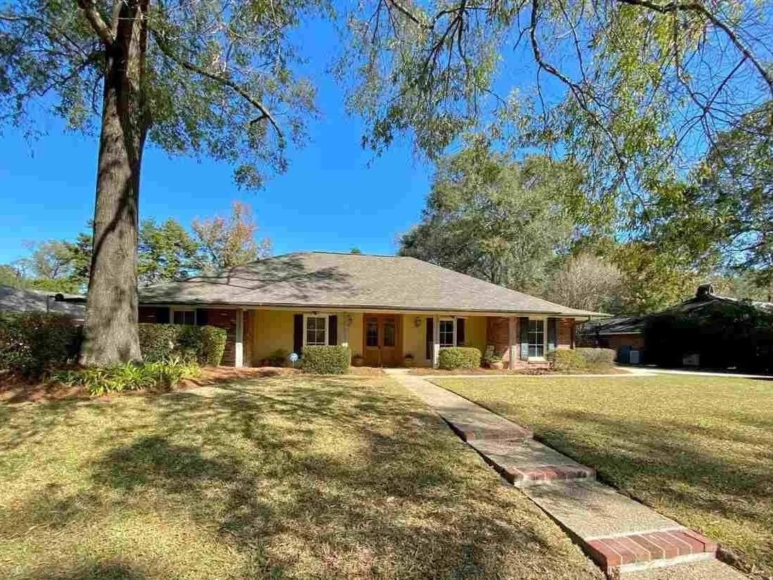 chapelwood+front+yard+2.jpg