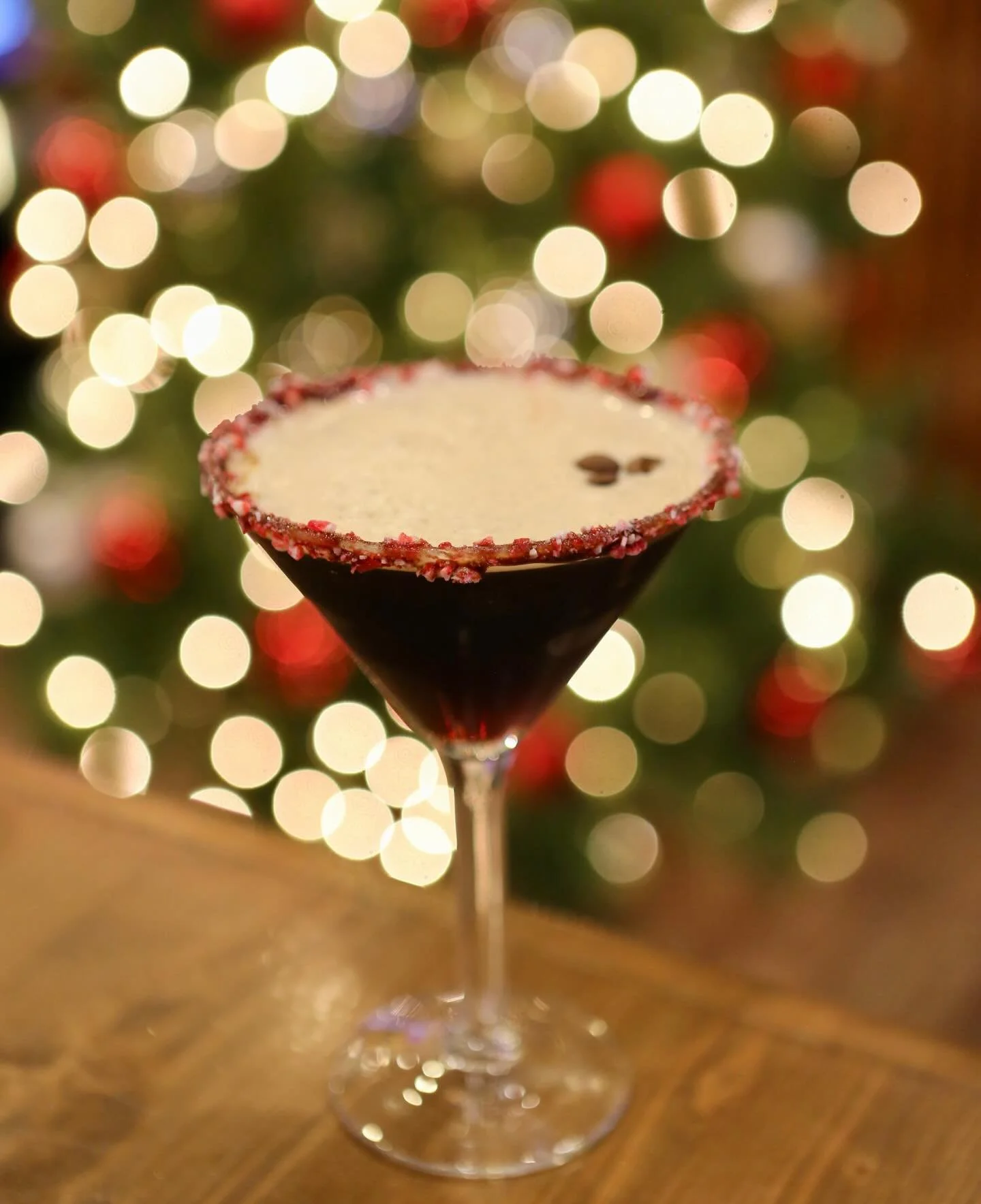 Looking to sip on some holiday cheer? Try our Peppermint Espresso Martini!🥂⭐️

#goldies #goldiesbargrill #westdesmoines #westdesmoinesiowa #sportsbar #christmas #peppermint #peppermintespressomartini #christmascocktails
