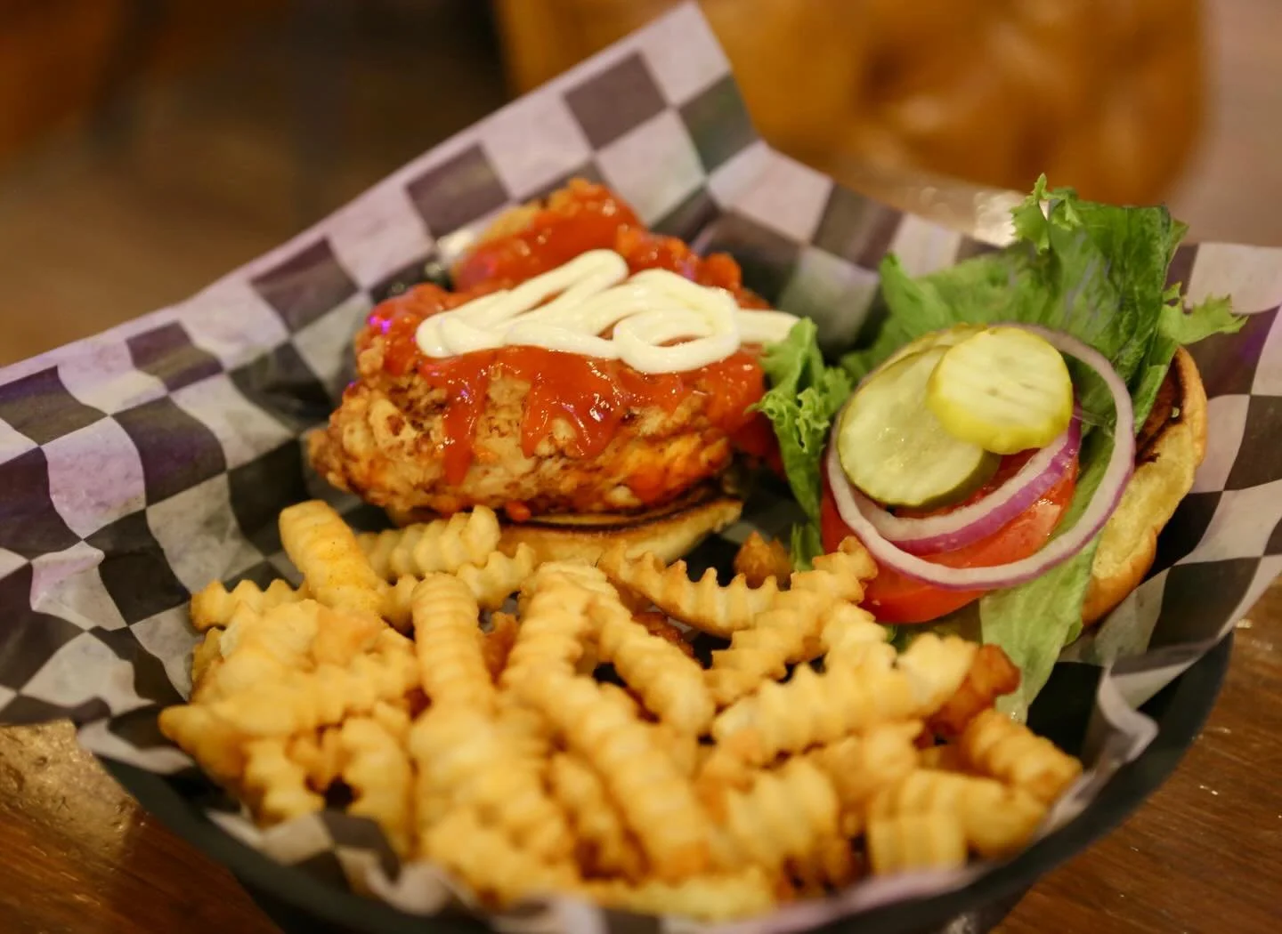 Spice up your lunch today with our Hot Classic Chicken Sandwich!🔥🍗

#goldies #goldiesbargrill #westdesmoines #westdesmoinesiowa #sportsbar #lunch #hotchickensandwich