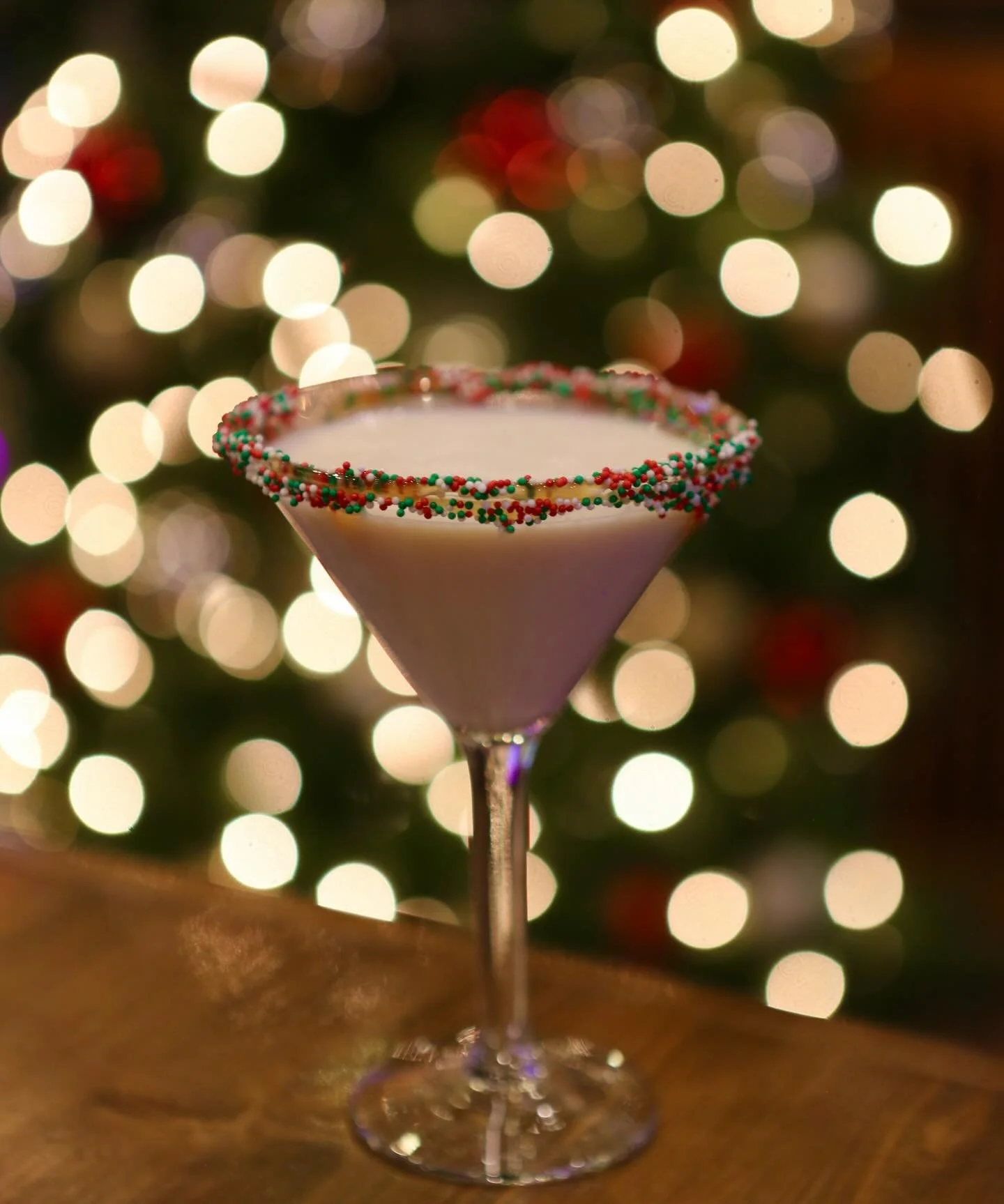 Not sure if you want a dessert or a drink? We&rsquo;ve got both with our Sugar Cookie Martini!🍪🥂
Join us for the Iowa vs. Iowa State game at 7pm and sip on something sweet while you watch🏀

#goldies #goldiesbargrill #westdesmoines #westdesmoinesio