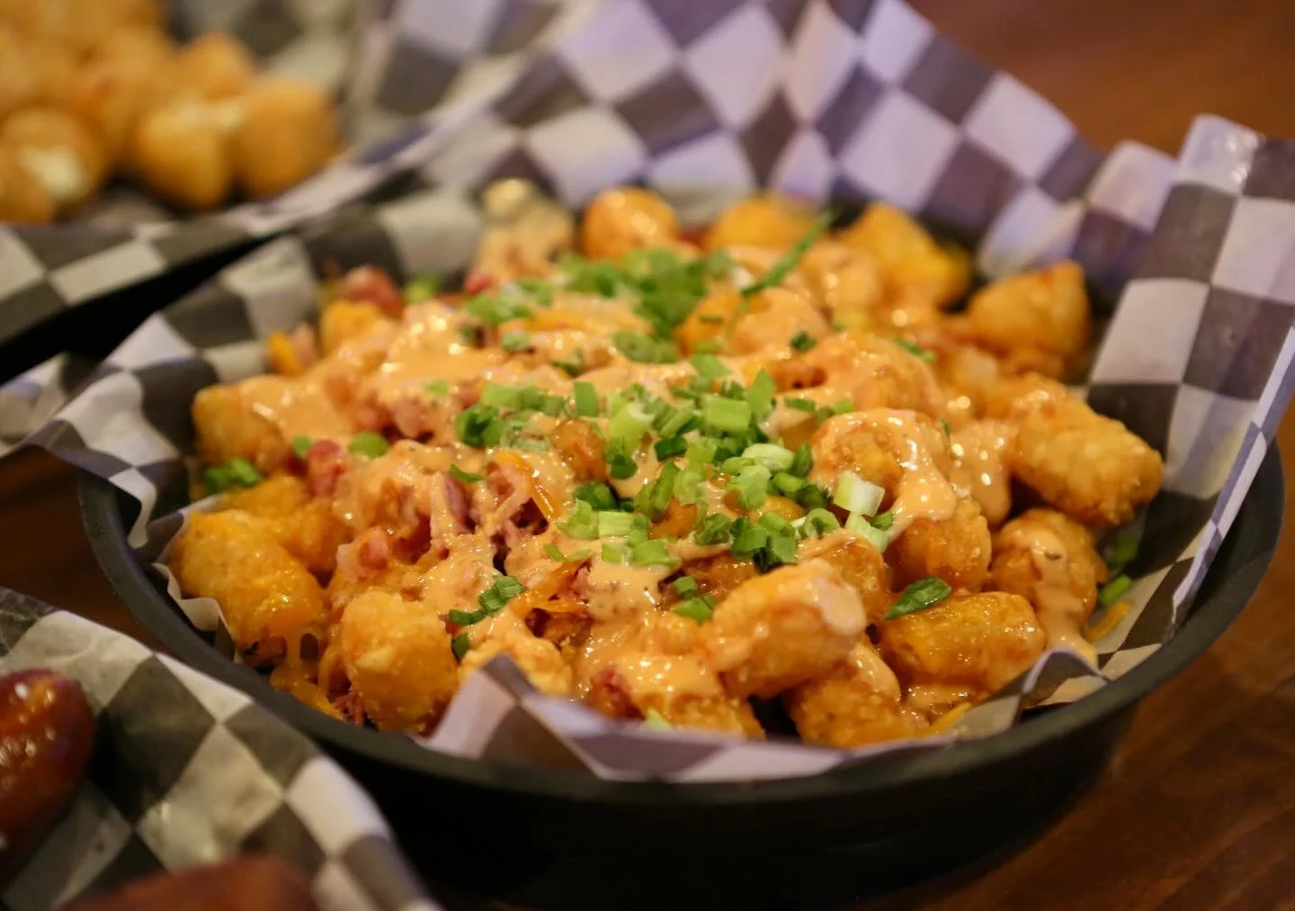Our seasoned tots, sour cream, bacon, chives, cheddar cheese, and Goldie&rsquo;s special sauce make the perfect Loaded Tots combo🥔🧀🥓🥬
Come into Goldie&rsquo;s and try them today!

#goldies #goldiesbargrill #loadedtots #westdesmoines #sportsbar
