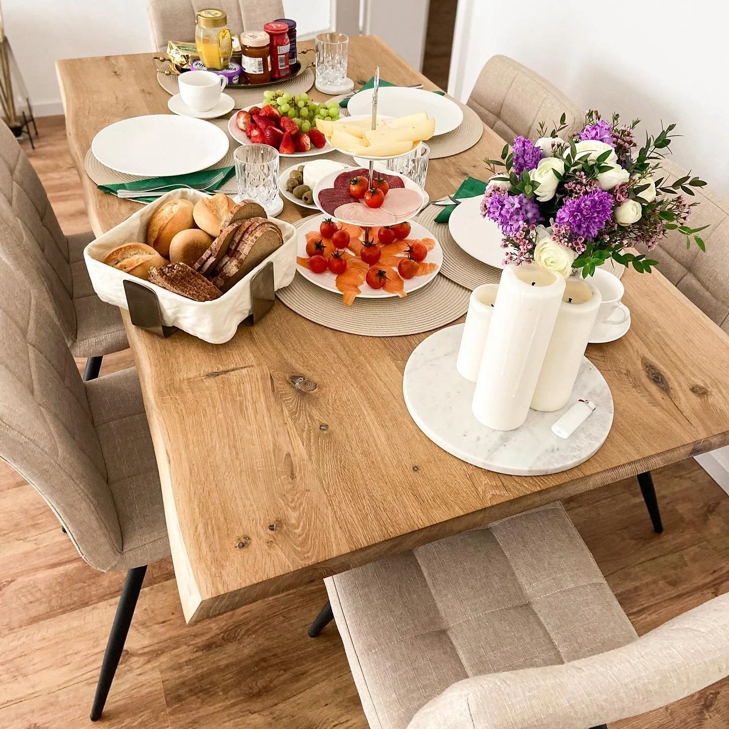 Wir lieben Sonntage ❤️ was gibt&rsquo;s sch&ouml;neres als lange ausschlafen und gem&uuml;tlich mit einem Fr&uuml;hst&uuml;cks-Brunch in den Tag zu starten.  #happysunday Leben ist was wir draus machen 😊
#woodpulse #sunday #sonntag #fr&uuml;hst&uuml