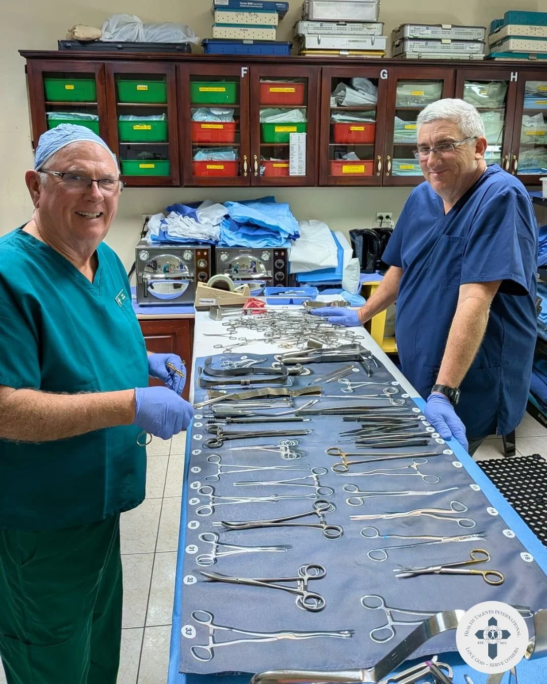 Behind every successful procedure at Cl&iacute;nica Ezell is a team you may never see&mdash;but we couldn&rsquo;t do this work without them. 💛

Our sterilization and sanitation team keeps everything moving like a well-oiled machine. Instruments are 