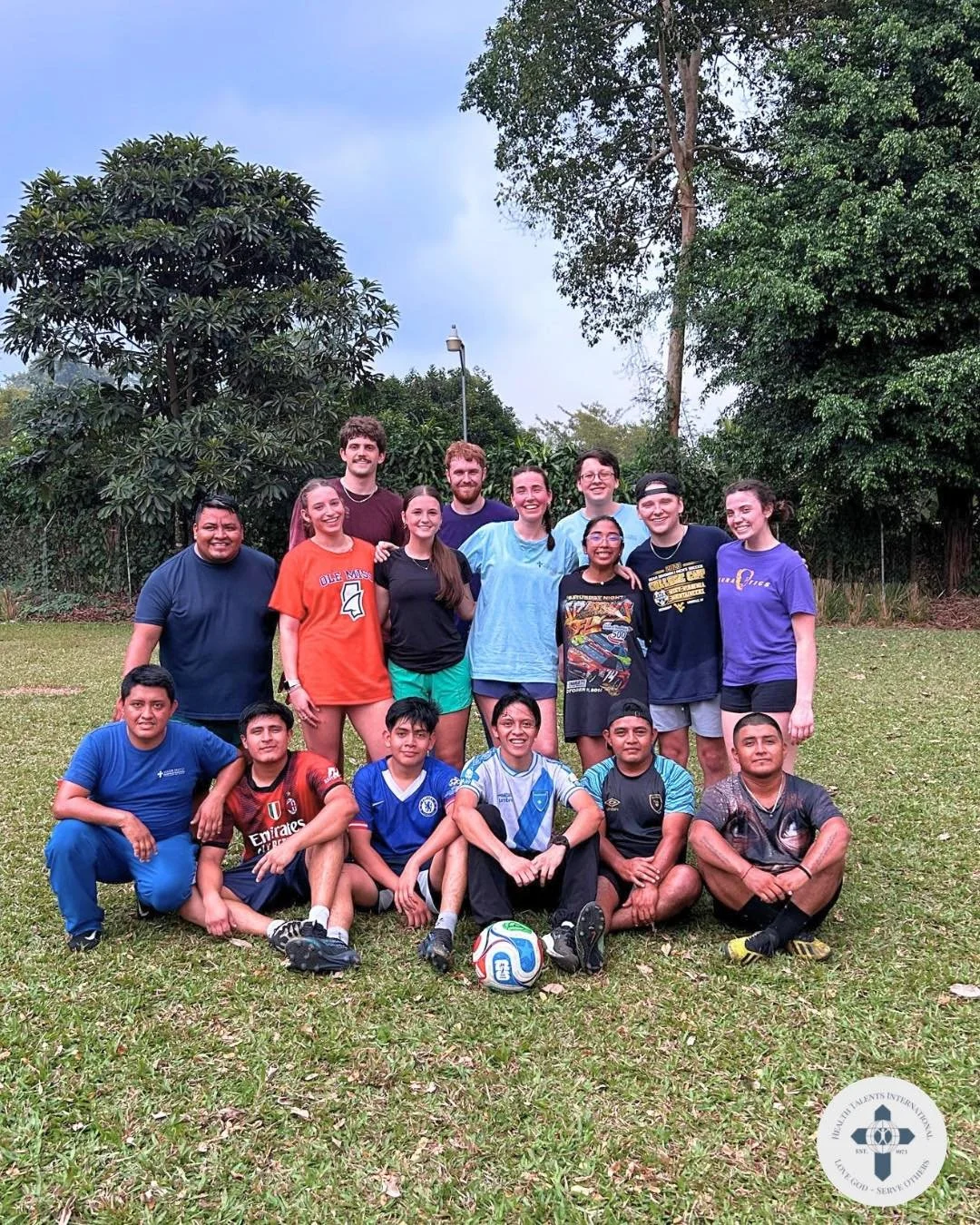 If you know&hellip; you know. ⚽️💛

This scene can only mean one thing&mdash;it&rsquo;s time for the end-of-trip soccer game at Cl&iacute;nica Ezell. What starts as &ldquo;just for fun&rdquo; quickly turns into a friendly (and slightly competitive 😄