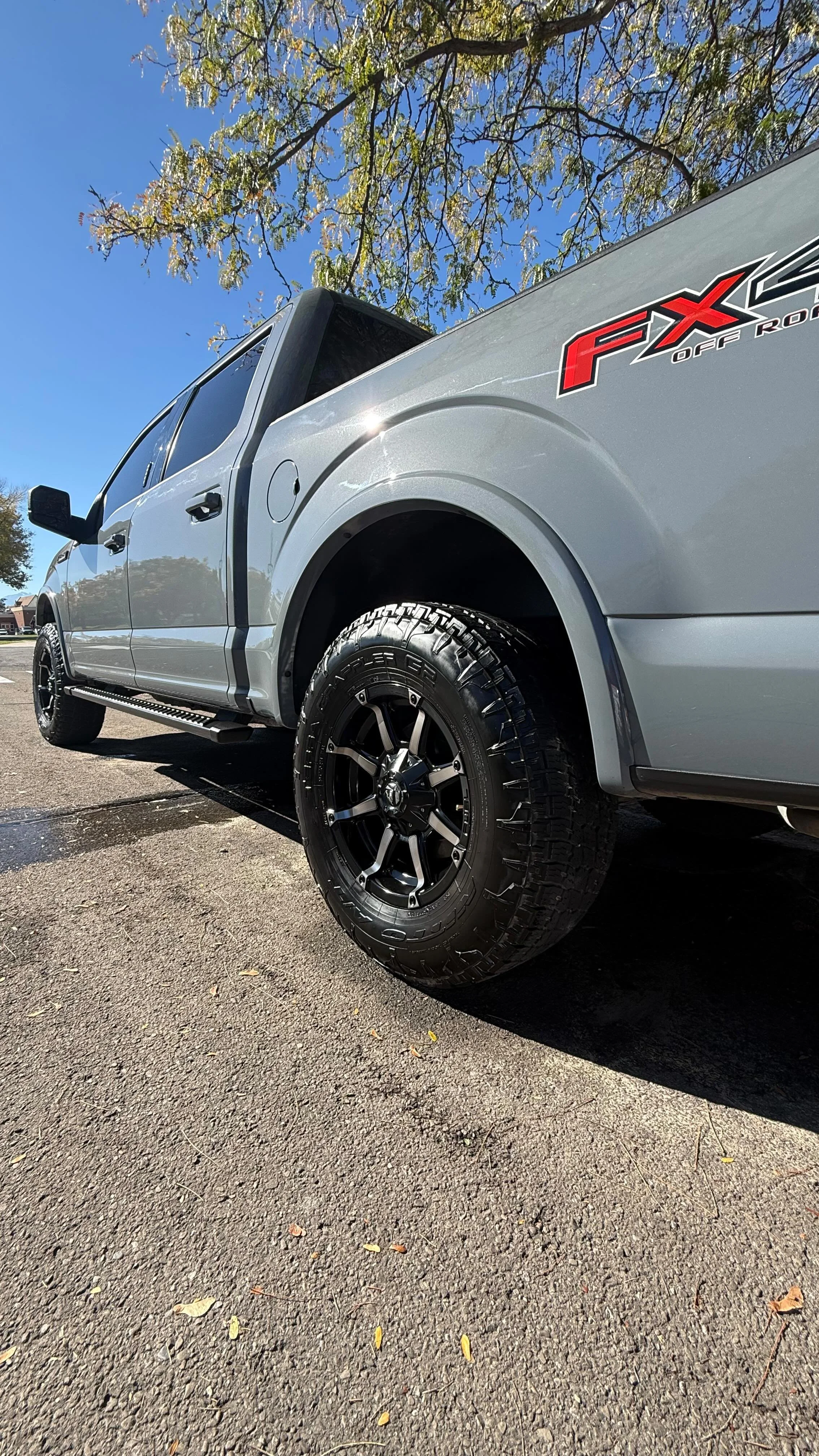 From workhorse to weekend-ready 🧼✨
This truck got our Refresh Package — ⭐️plus an engine bay deep clean and a ceramic sealant upgrade for that glass-smooth shine and lasting protection⭐️
Because your time is valuable — we come to you 🚐