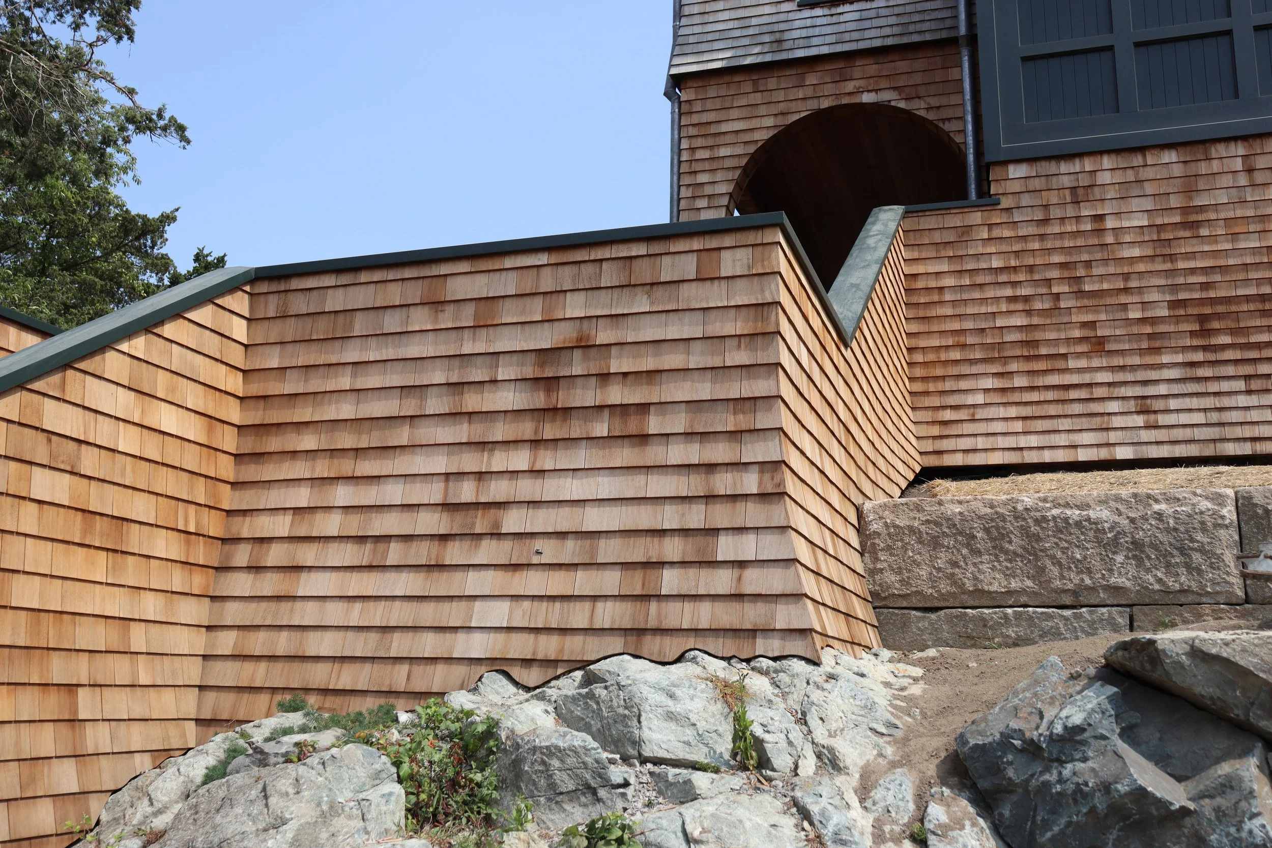 04-Barnacle-wood-roof-roofing-shingle-siding-jamestown-ri-slate-and-copper.jpg
