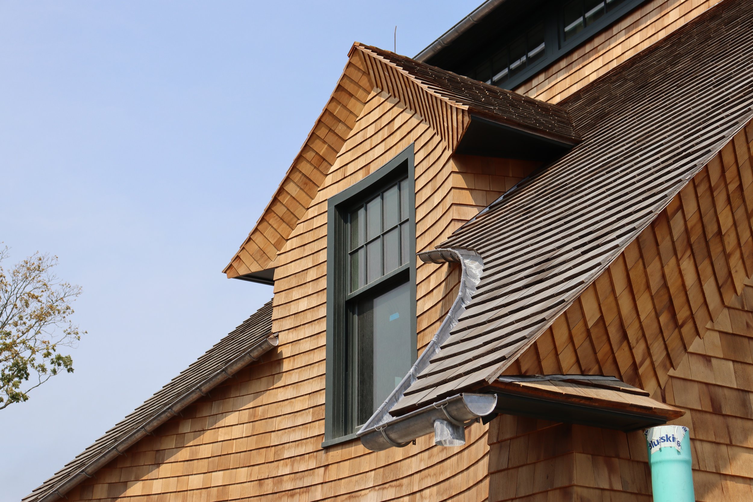 06-Barnacle-wood-roof-roofing-shingle-siding-jamestown-ri-slate-and-copper.jpg