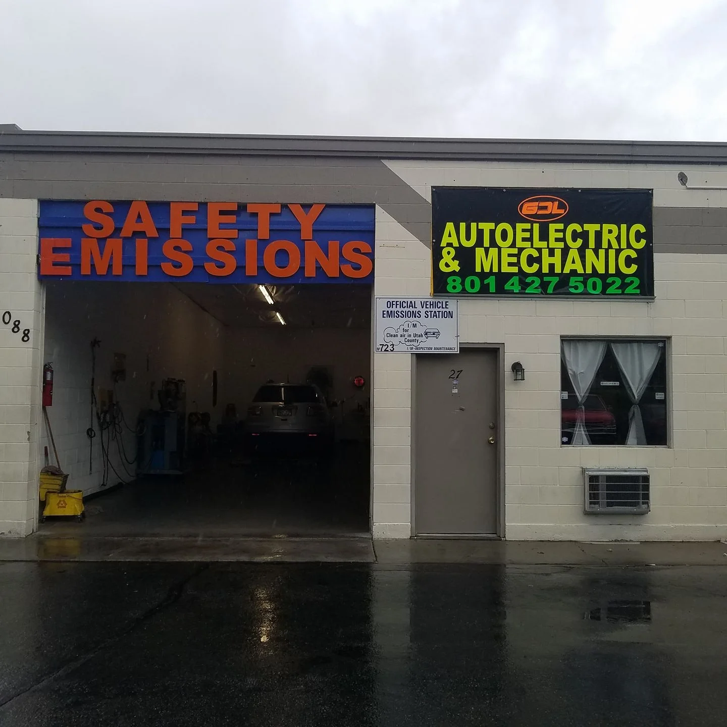 Front entrance of GDL Auto Electric and Mechanic in Provo, Utah. Clean, Accessible entrance customers can find. Clear signage. Phone number and official vehicle emissions station. Smog check.