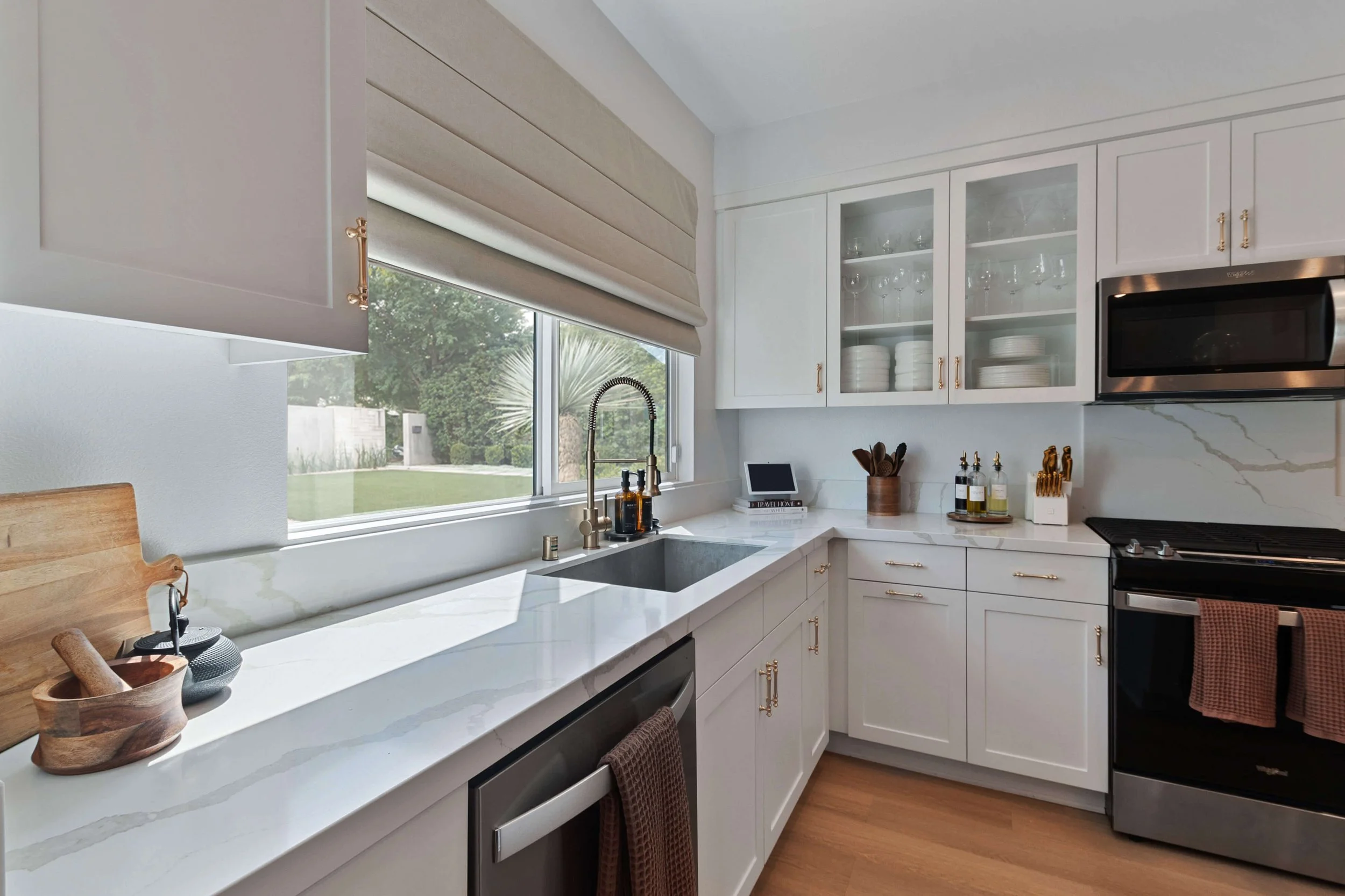 cleveland-residence-brass-hardware-zoie-brook-designs.jpg