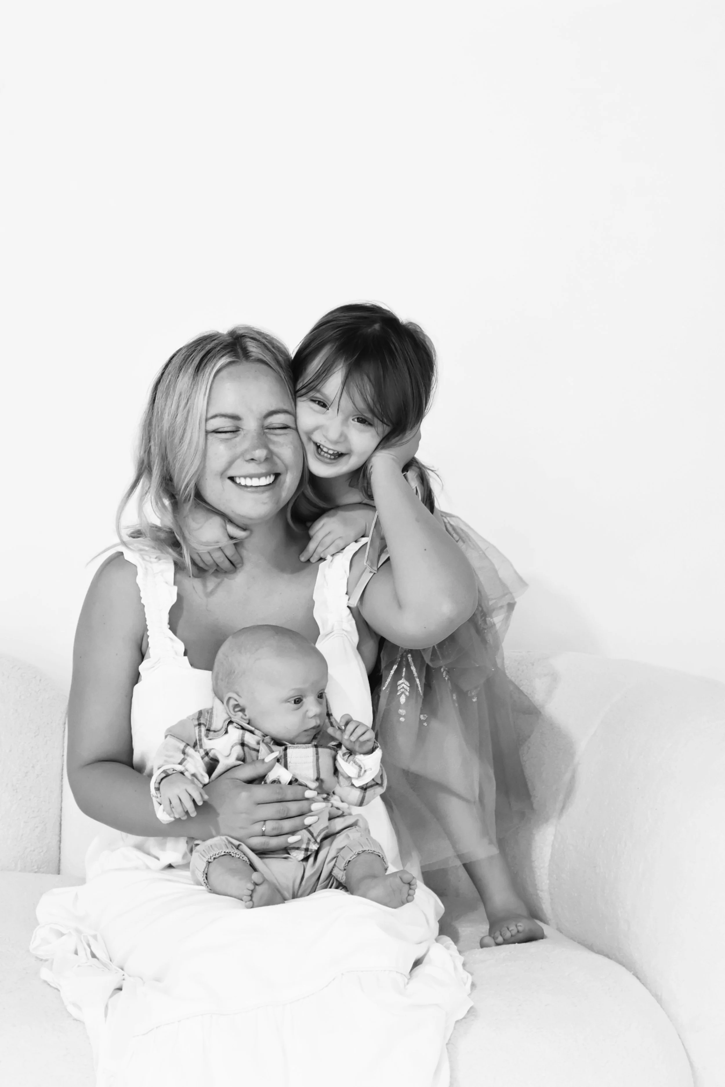 australian mother of two samantha elle, founder of resiliently app. shares honest, real time healing alongside raising children. late diagnosed adhd, cptsd, and anxiety. she focuses on nervous system support, slow living, and becoming more present