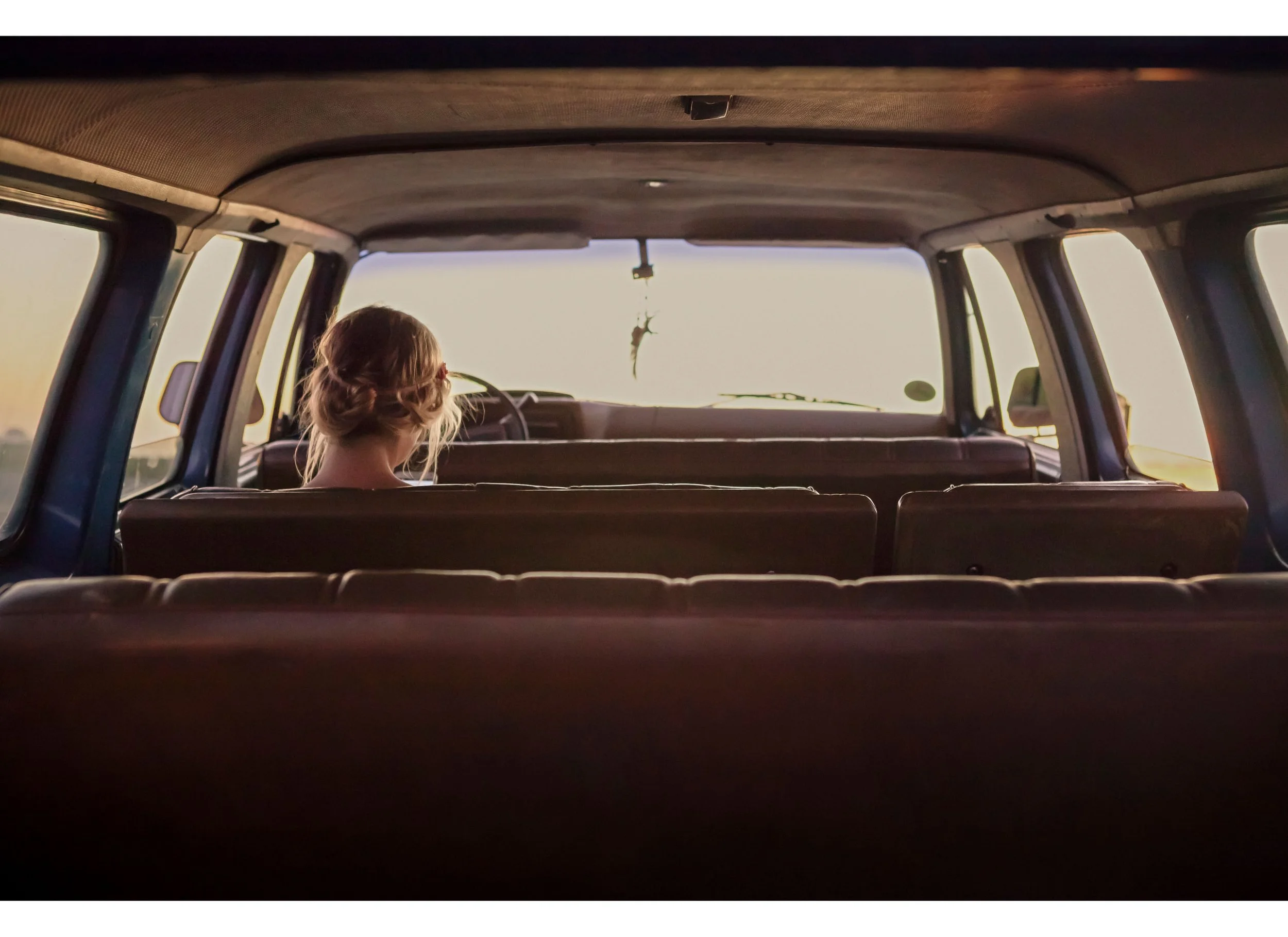 On the road car de dos.jpg