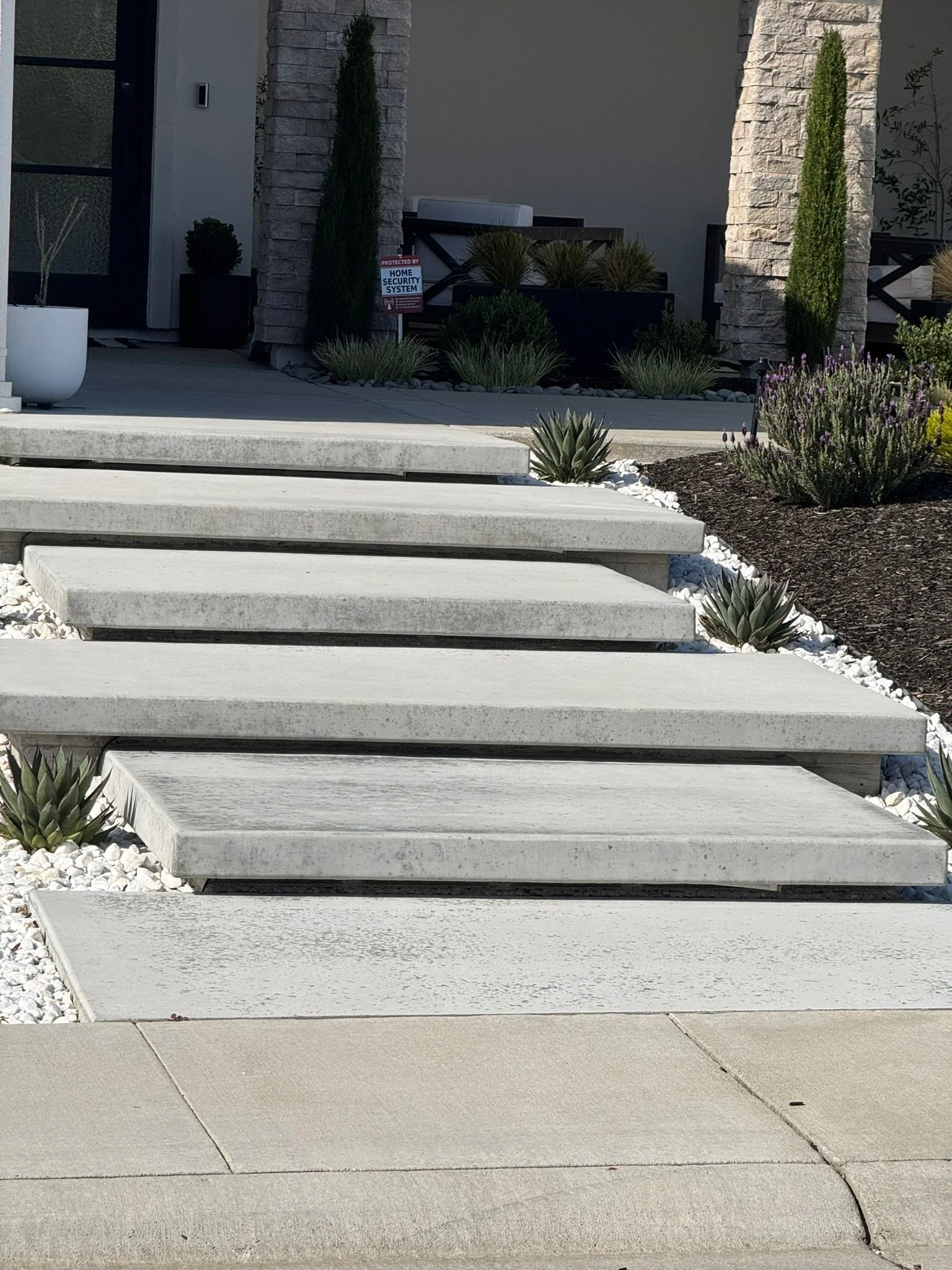 Modern-Landscaping-Concrete2.jpeg