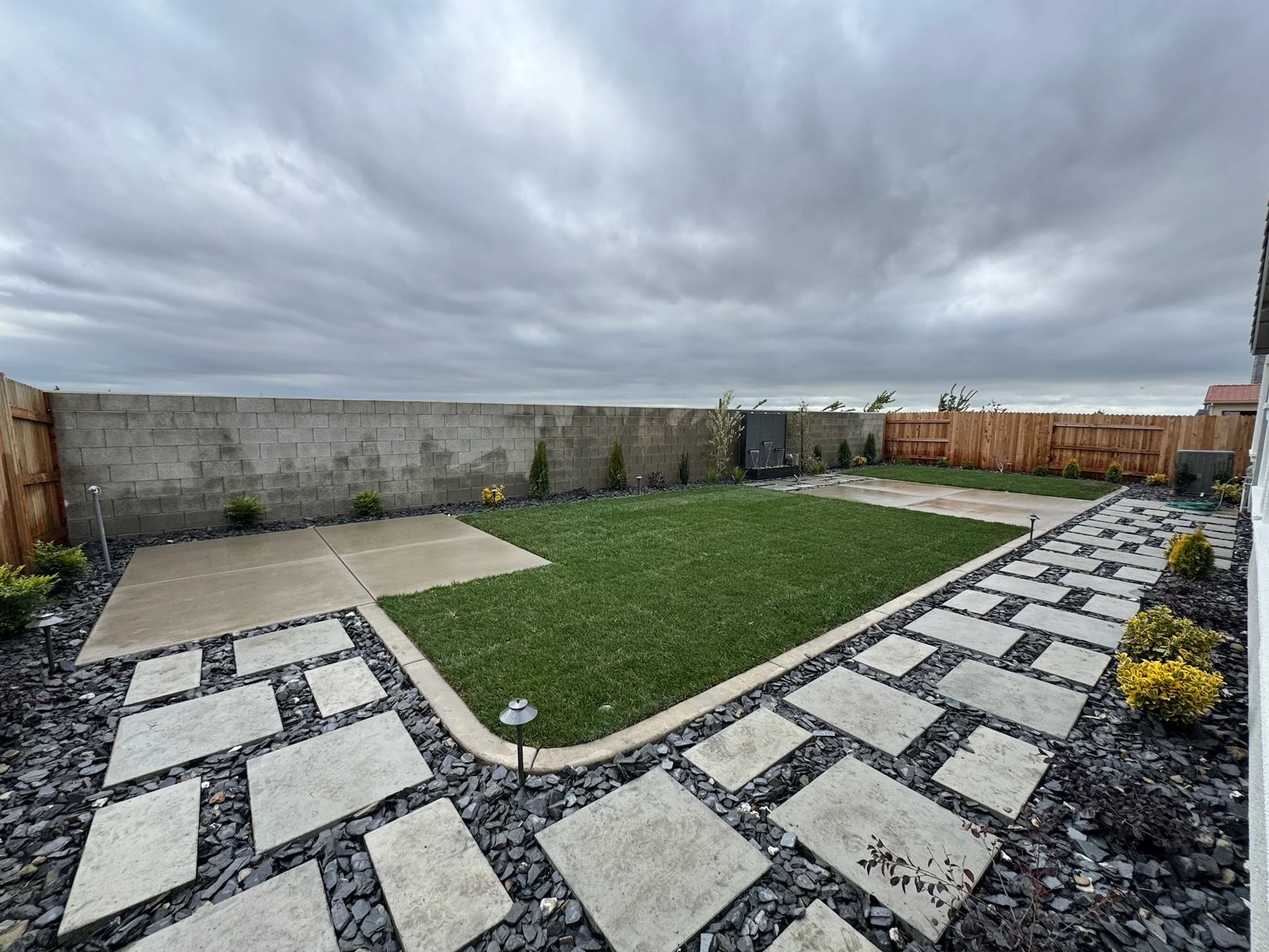 Modern-Landscaping-Concrete4.jpeg