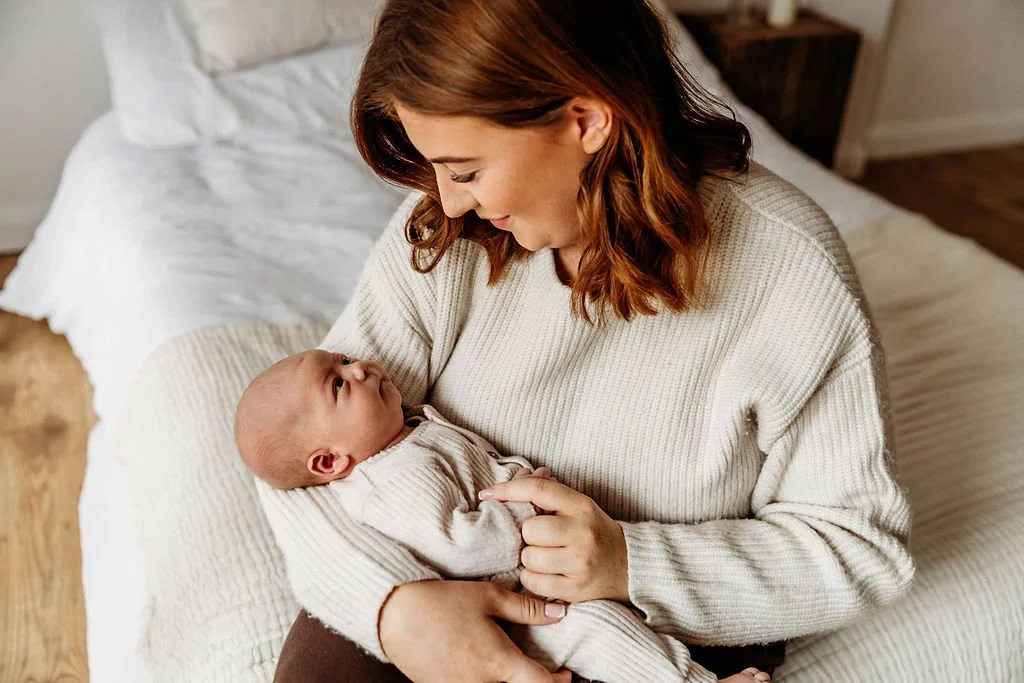 Flexible birth and postnatal support for families, from antenatal planning to breastfeeding guidance and newborn care.