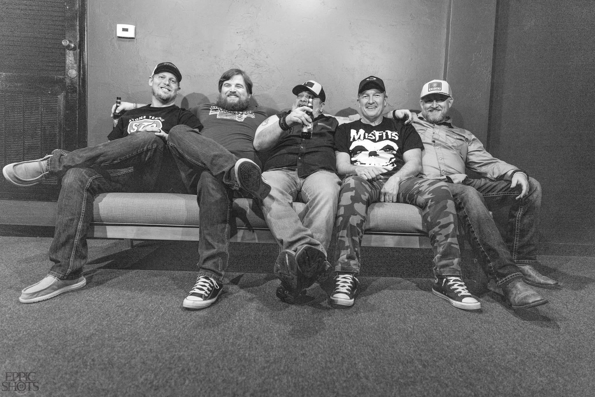 Branson Landing FREE Summer Concert Series | Jukebox Winos &amp; Chris Luneau &amp; The White Buffalo