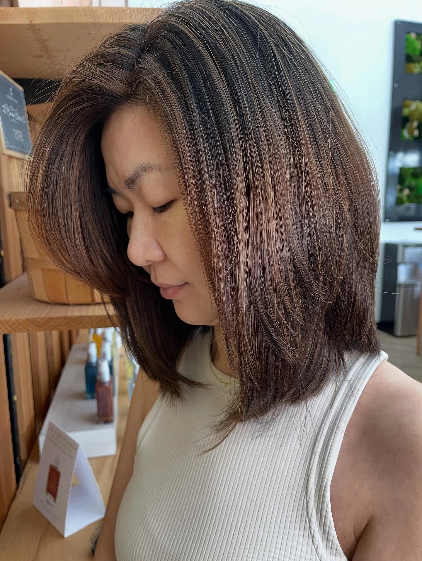 Highlights and tone for this winter brunette using Aveda color. Hair by @michelletaylor.hairdresser 

#avedacolor #avedartist #avedahair #avedasalon #fallhair #straighthairstyles #bobhairstyles #inspohair #balayage #highlights #salonnearme #avedasalo