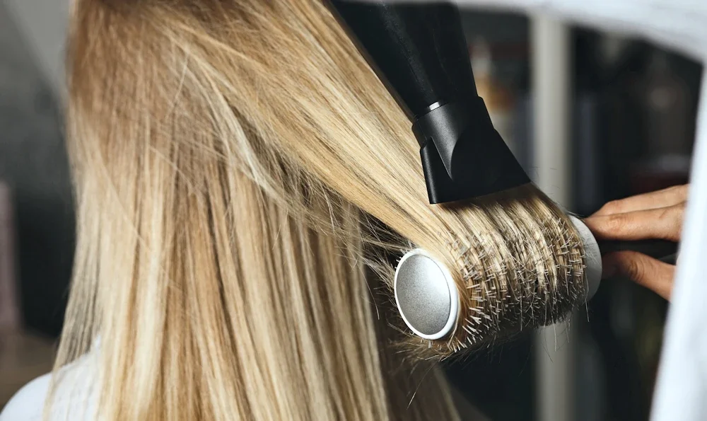 Smooth Lines Salon Blowout Stying service