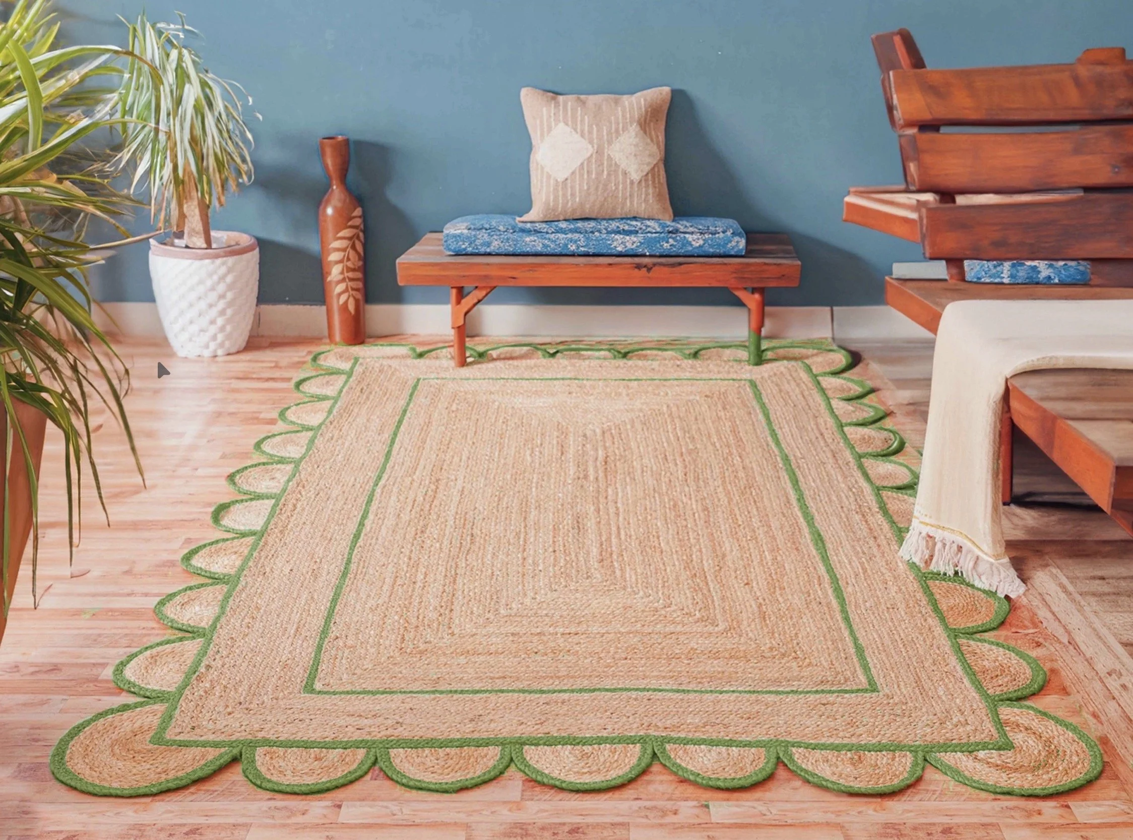 Handmade Beige Scalloped Jute Rug with Light Green Border