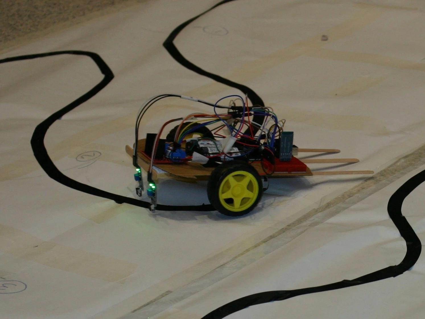 Line_Follower_Robot_race_2.png
