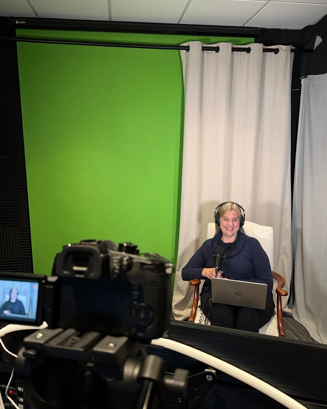 Happy Friday from our team! 

We had a blast recording with Julie from the Connecting Women in Insurance podcast yesterday. To match her show&rsquo;s brand, we use a green screen to transport her to a peaceful, country background in the final edit.

