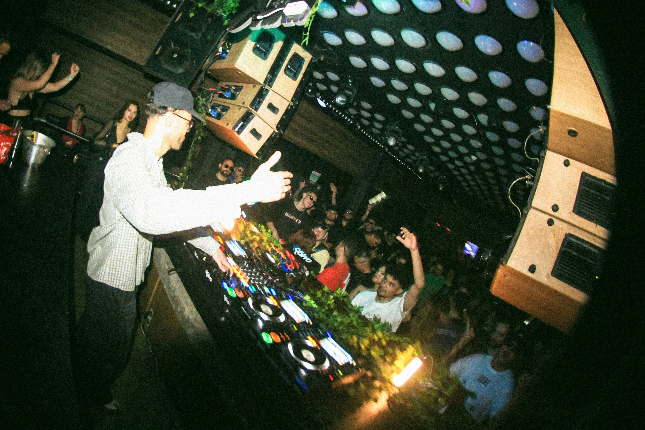 LET BR PLAYING AT CLUB VIBE - PHOTO_003.JPG